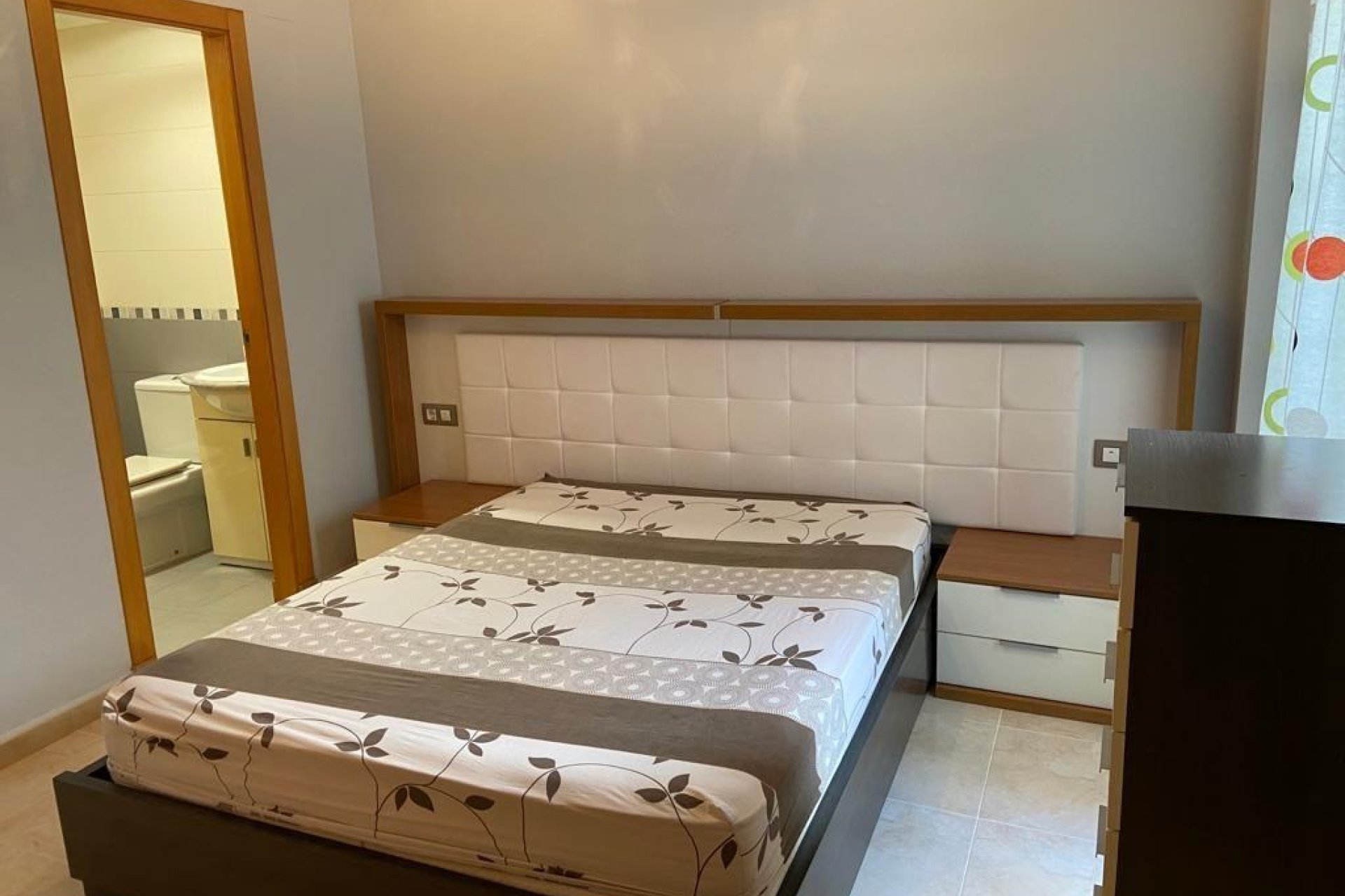 Revânzare - Apartament -
San Isidro