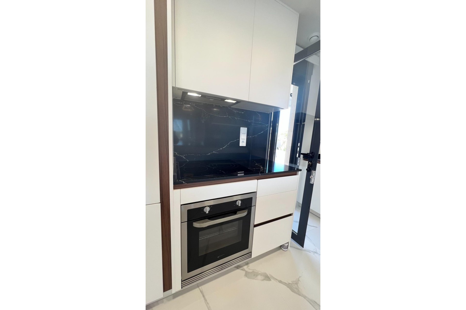 Revânzare - Apartament -
San Miguel de Salinas - Bellavista