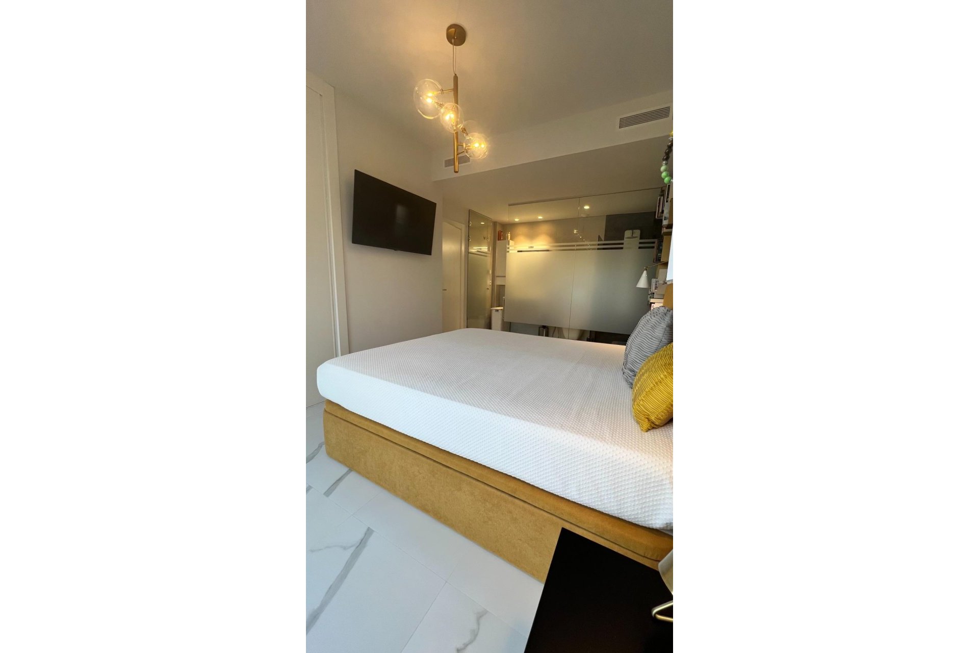 Revânzare - Apartament -
San Miguel de Salinas - Bellavista