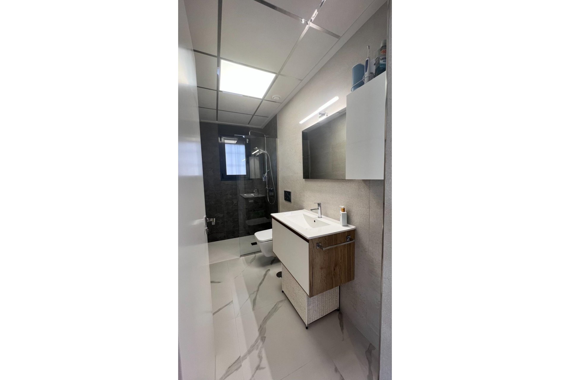 Revânzare - Apartament -
San Miguel de Salinas - Bellavista