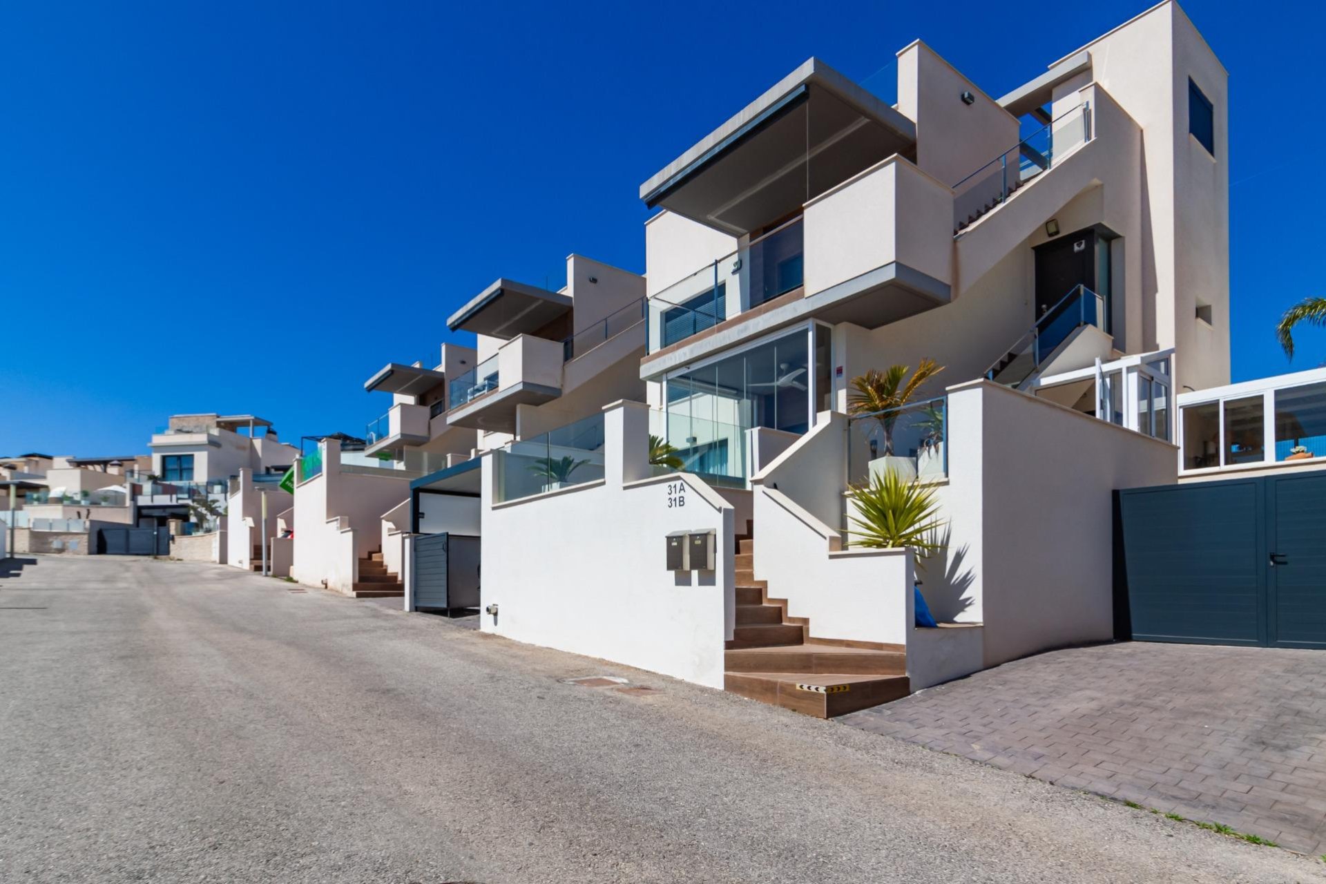Revânzare - Apartament -
San Miguel de Salinas - Bellavista