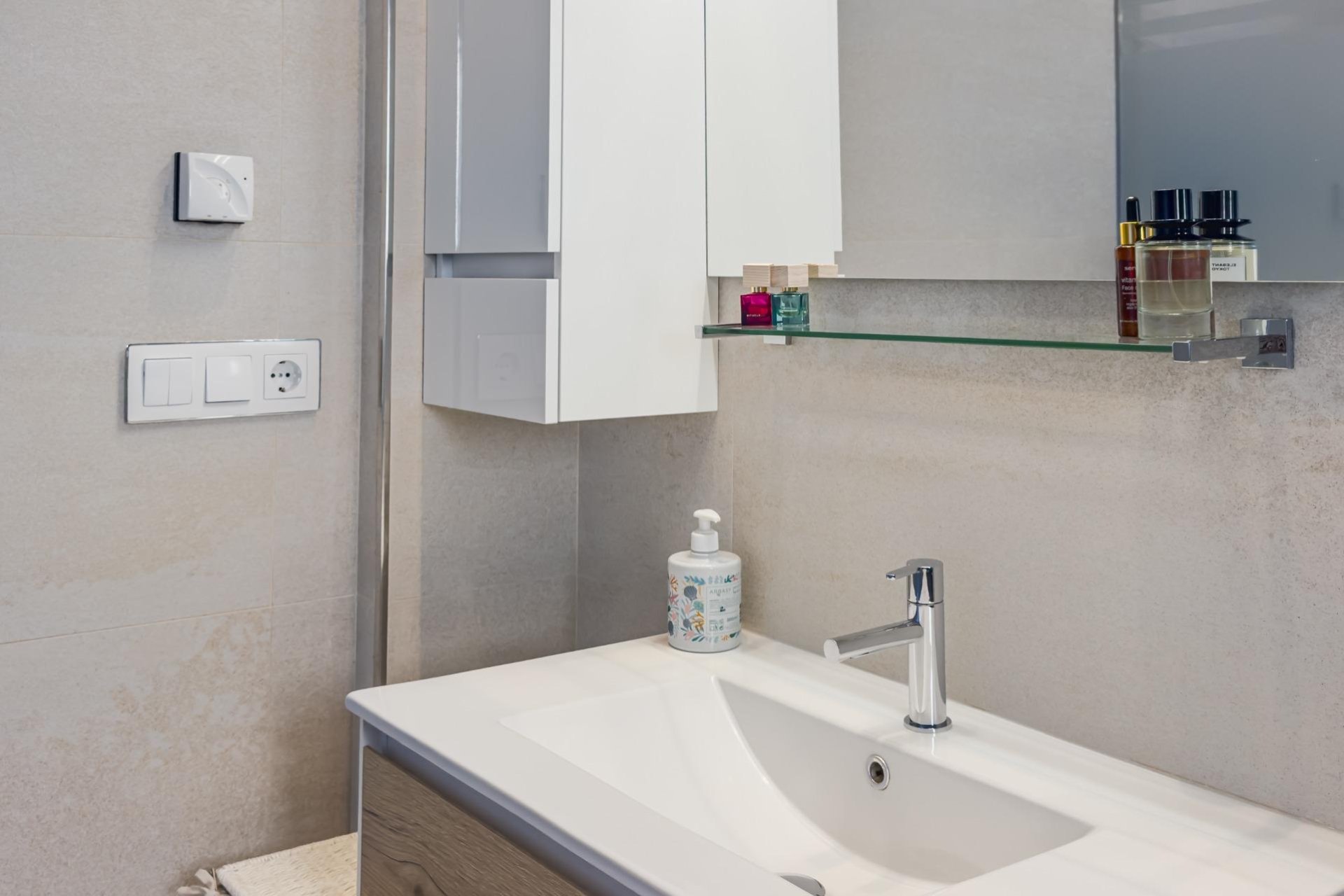 Revânzare - Apartament -
San Miguel de Salinas - Bellavista