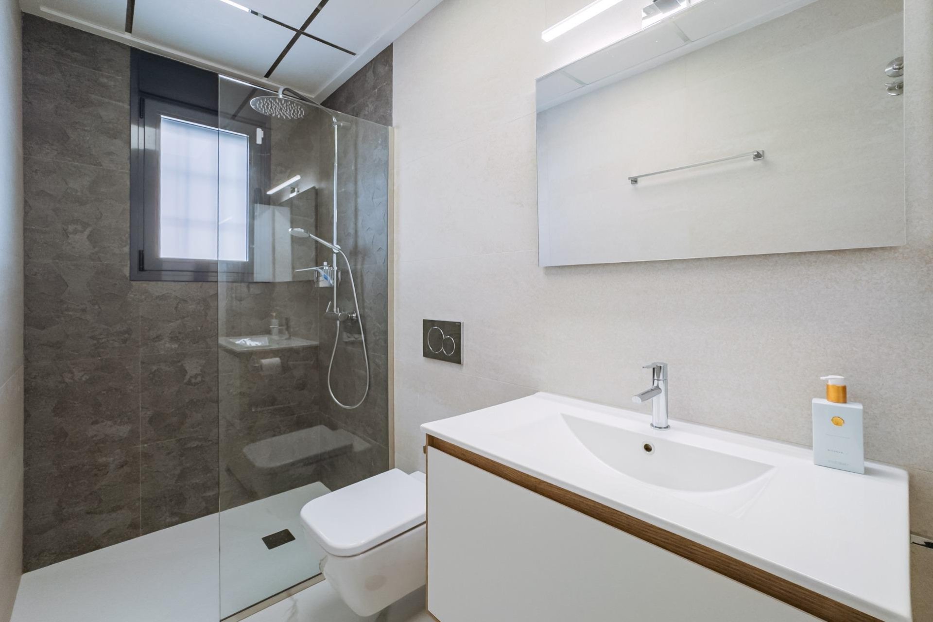 Revânzare - Apartament -
San Miguel de Salinas - Bellavista