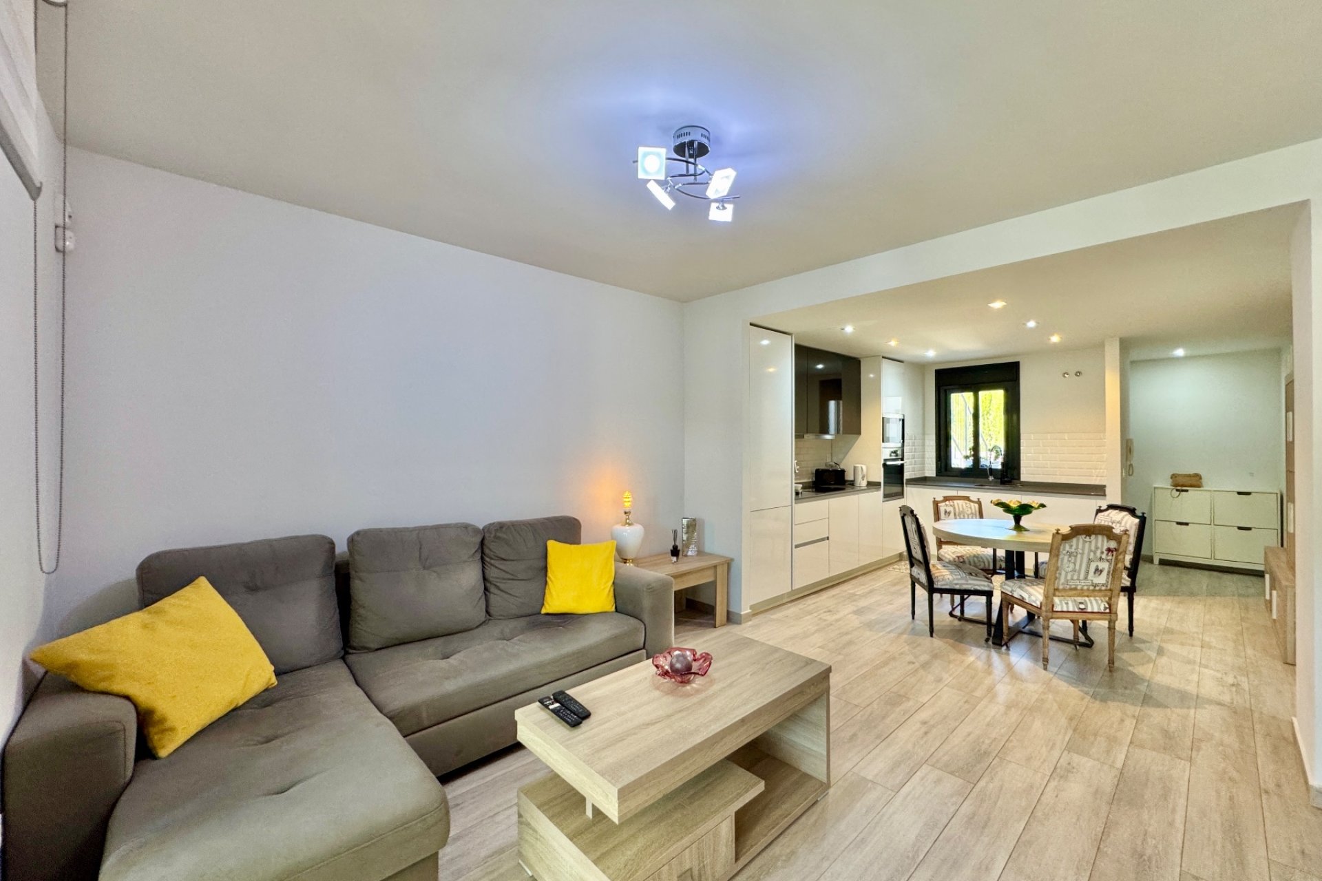 Revânzare - Apartament -
San Miguel de Salinas - Inland