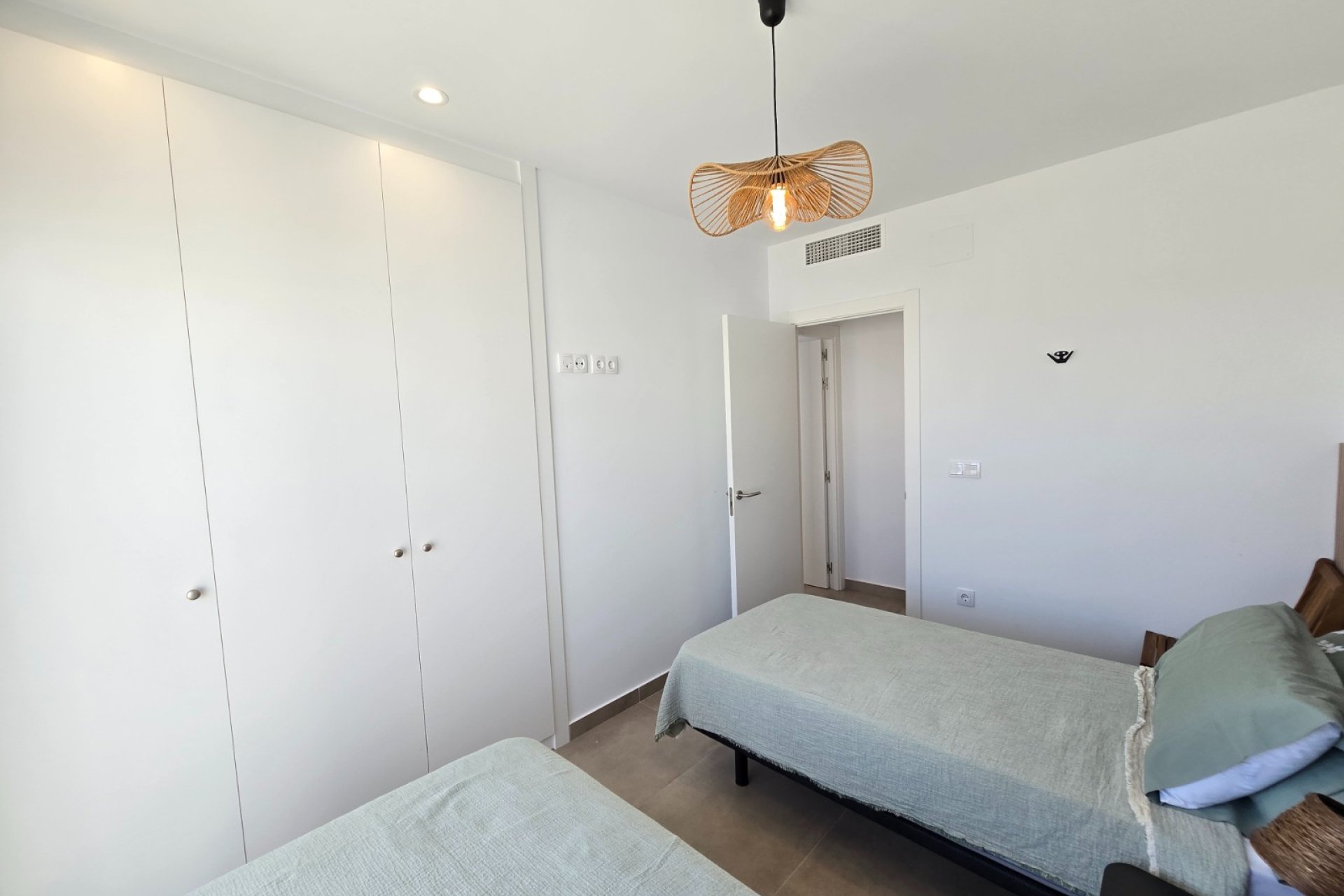 Revânzare - Apartament -
Santa Rosalia - Inland