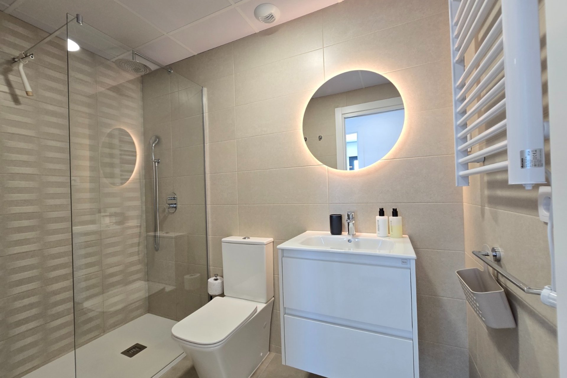 Revânzare - Apartament -
Santa Rosalia - Inland