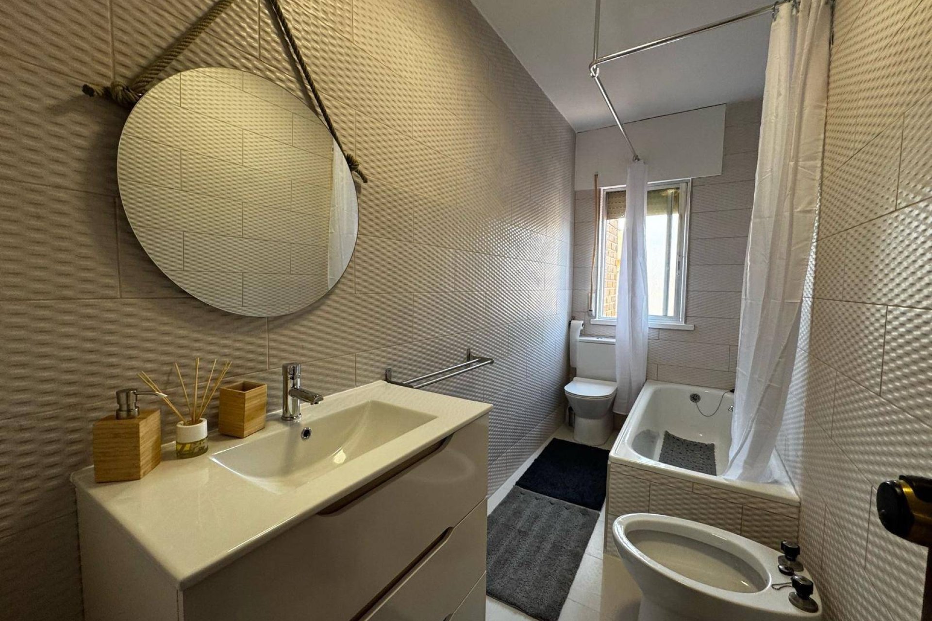 Revânzare - Apartament -
Santiago de la Ribera - San Blas