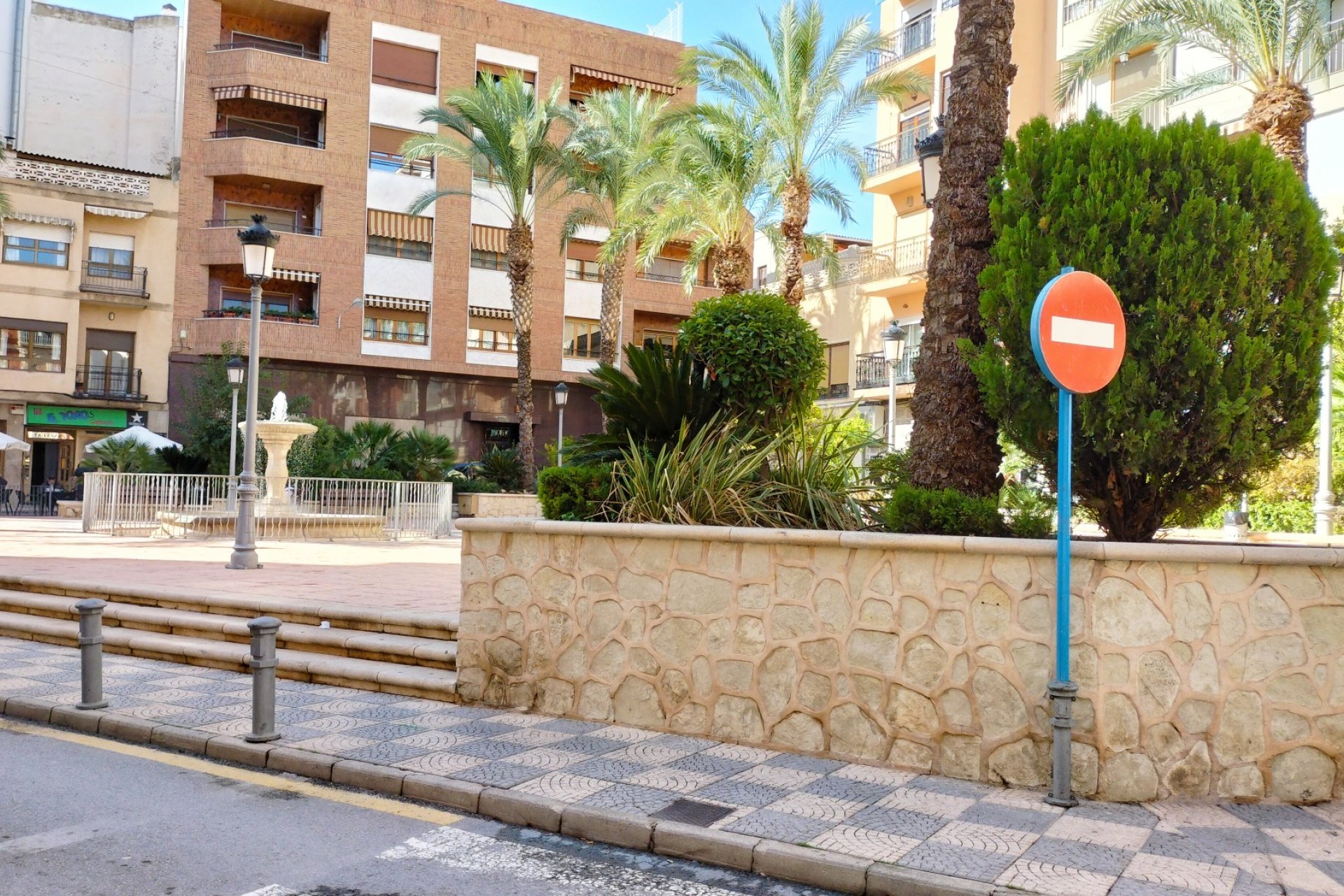Revânzare - Apartament -
Sax - Inland