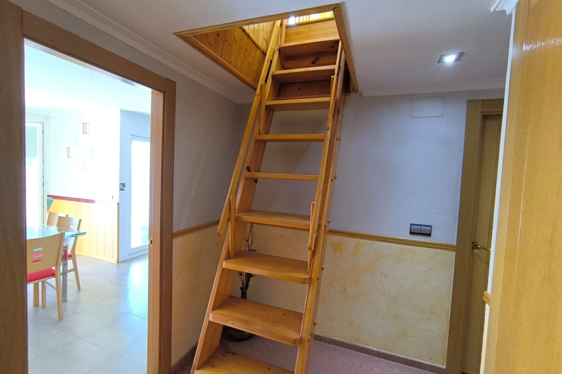 Revânzare - Apartament -
Sax - Inland