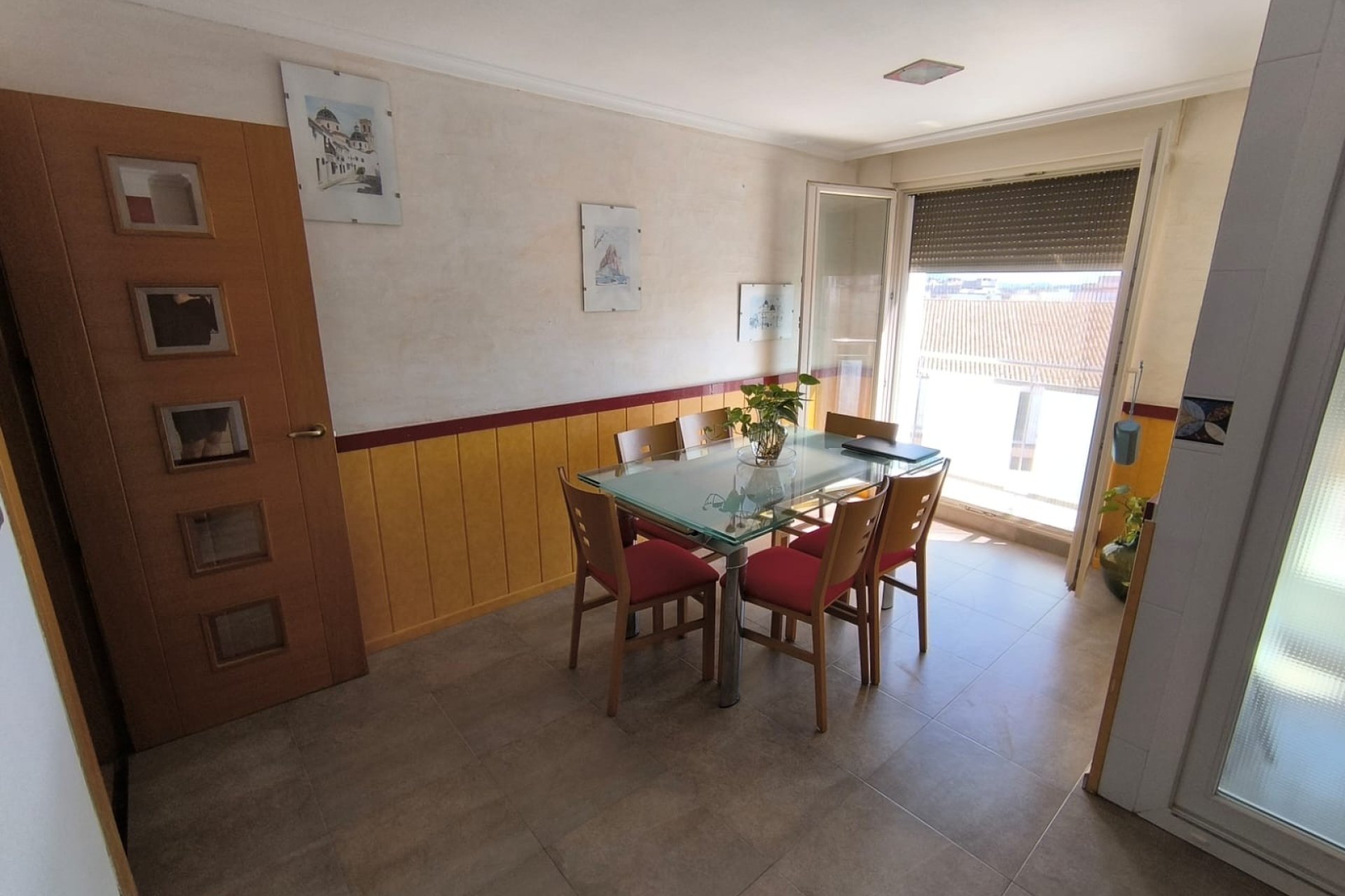 Revânzare - Apartament -
Sax - Inland