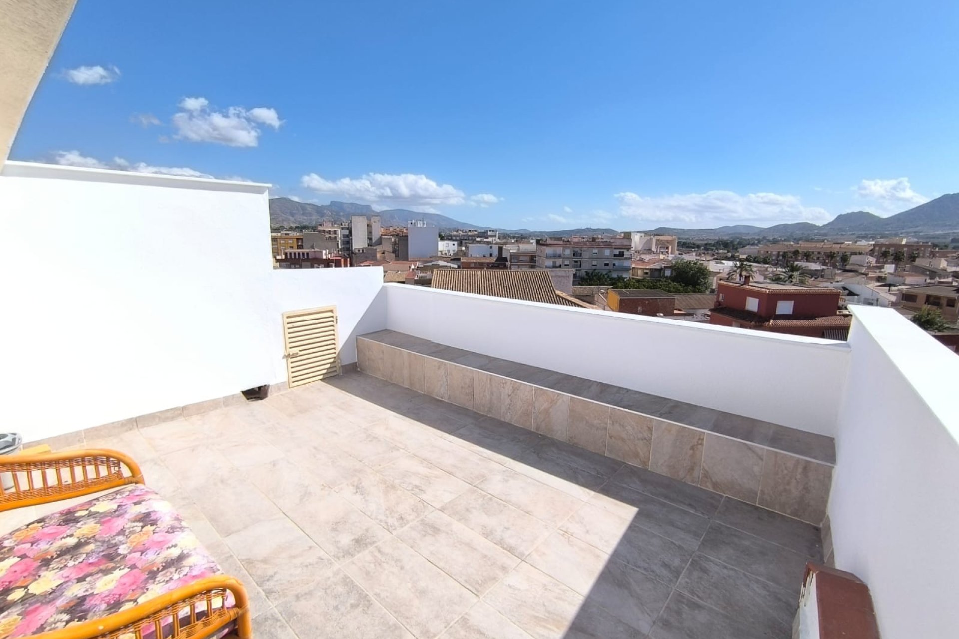 Revânzare - Apartament -
Sax - Inland