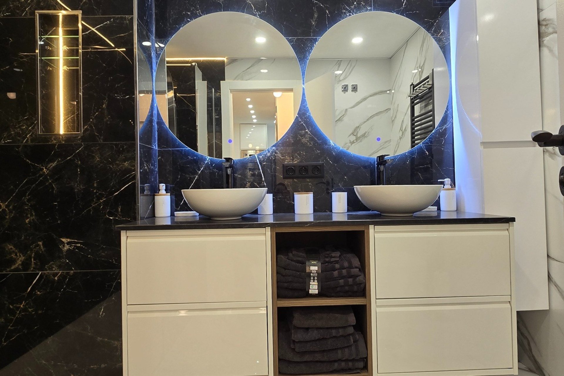 Revânzare - Apartament -
Sucina - Inland