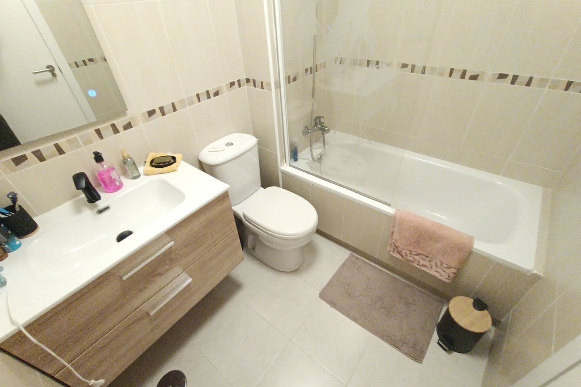 Revânzare - Apartament -
Sucina - Inland