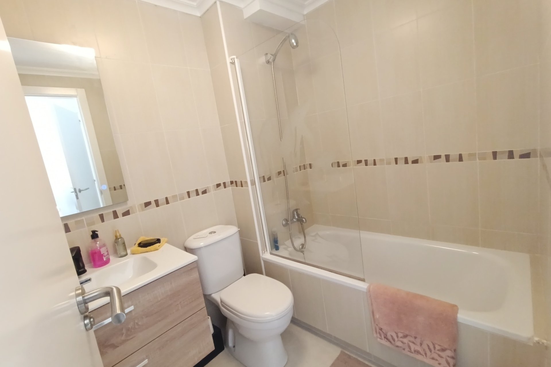 Revânzare - Apartament -
Sucina - Inland