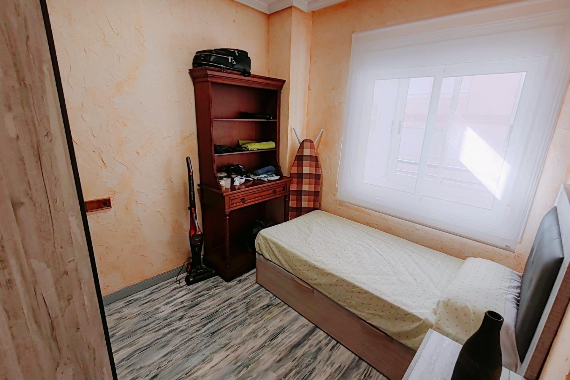 Revânzare - Apartament -
Torrevieja - Acequion