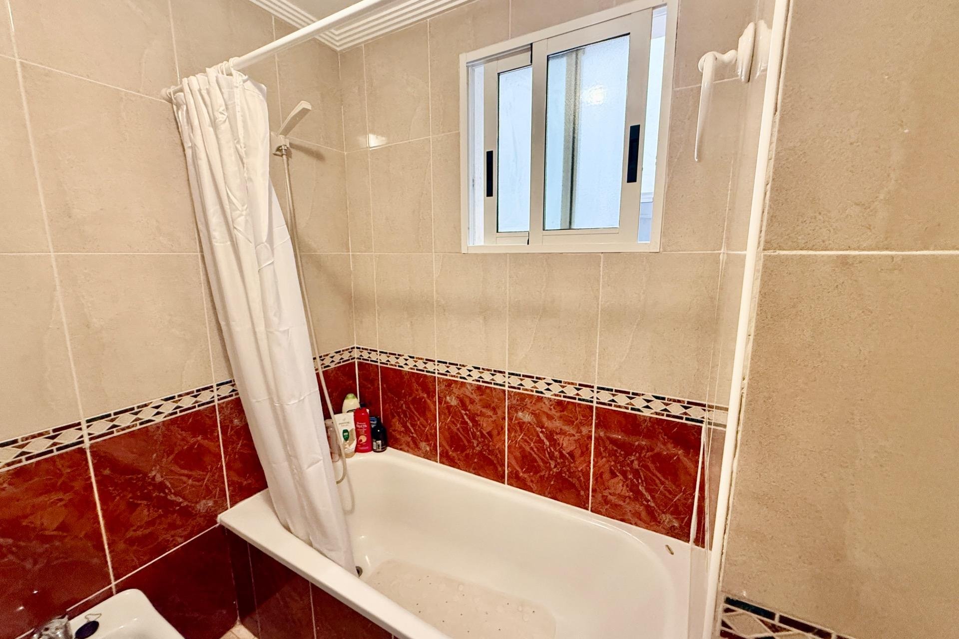 Revânzare - Apartament -
Torrevieja - Centro