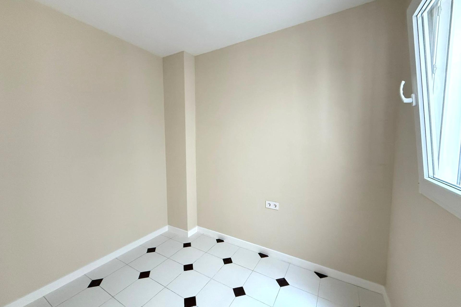 Revânzare - Apartament -
Torrevieja - Centro