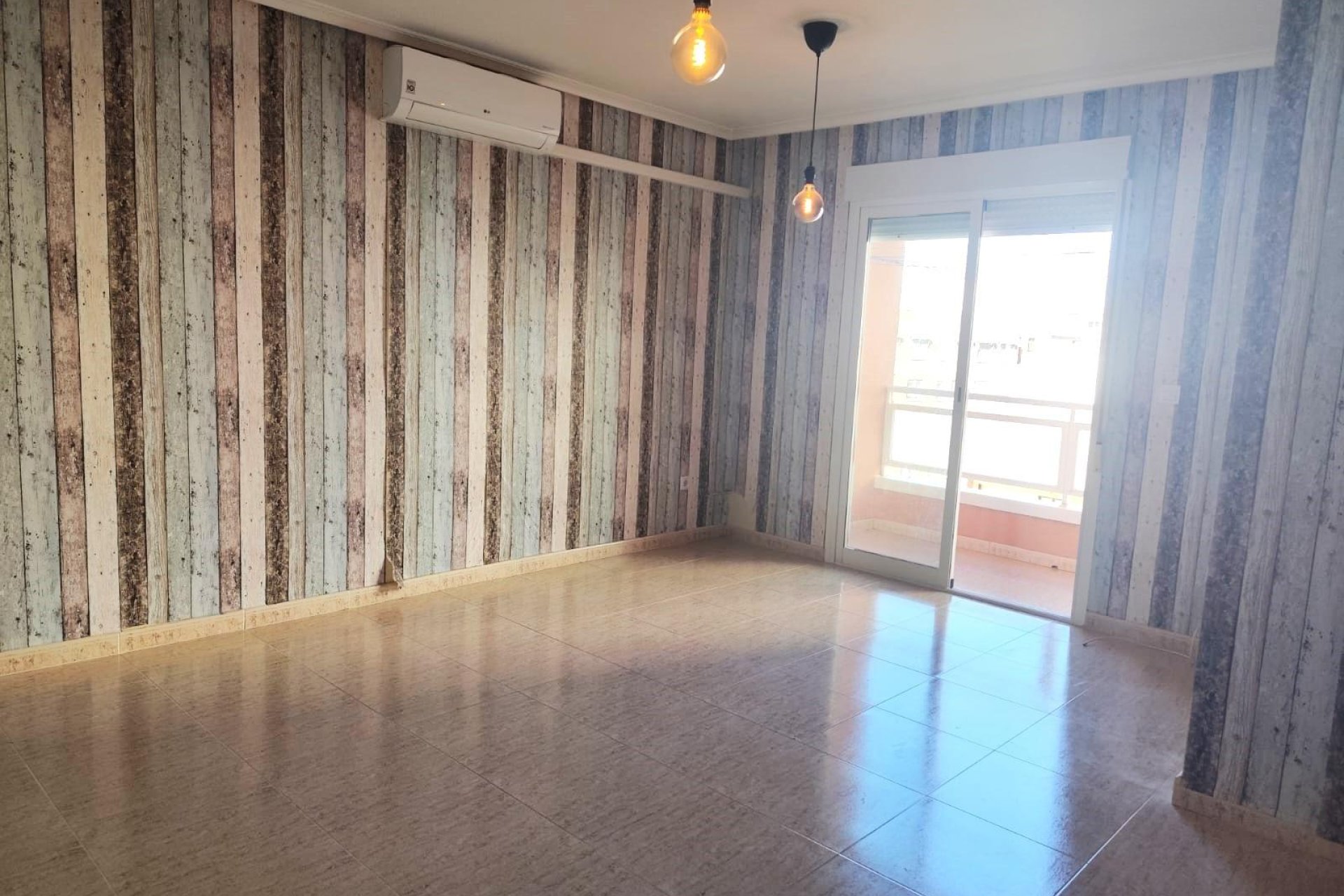 Revânzare - Apartament -
Torrevieja - Centro