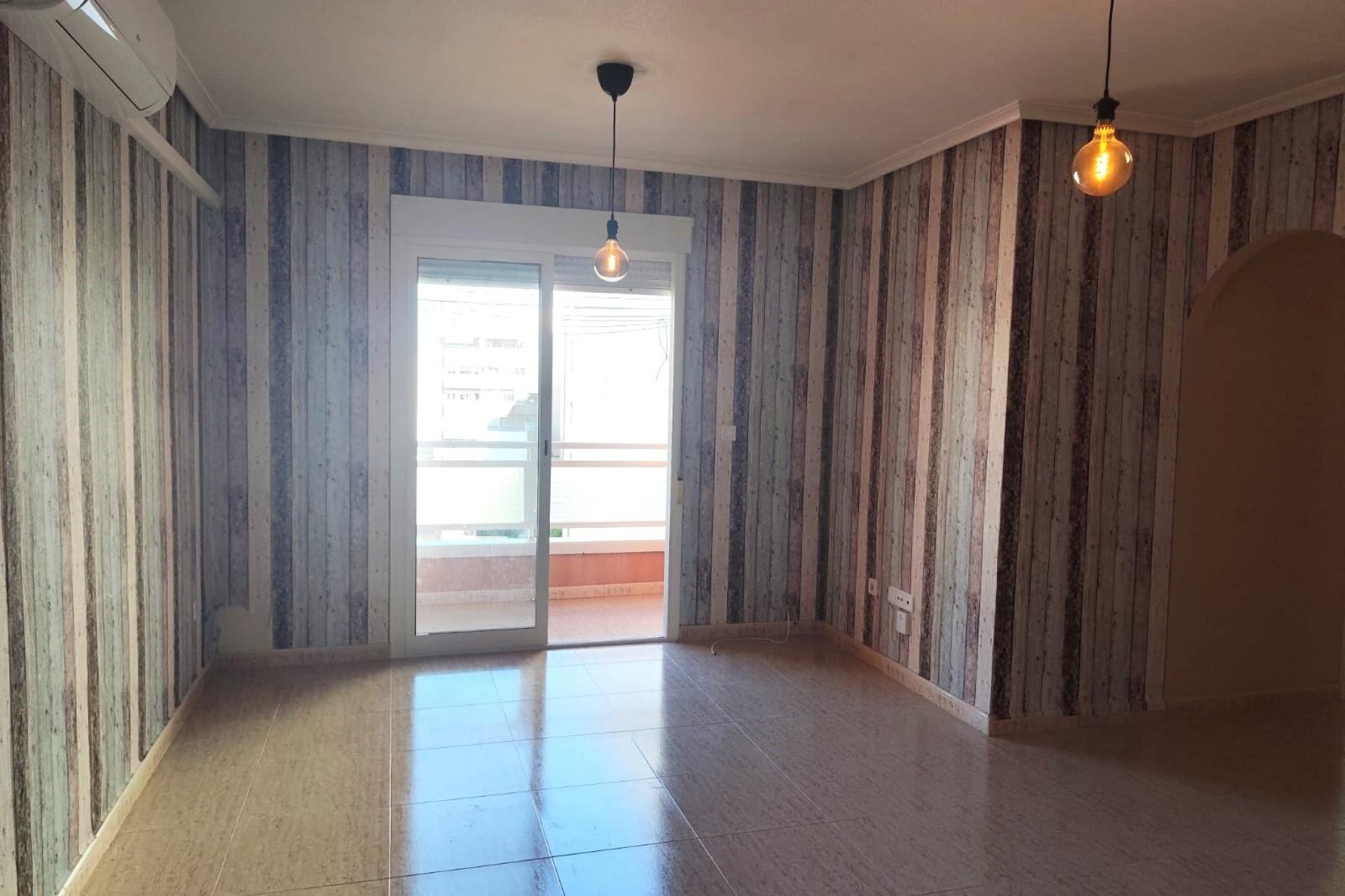 Revânzare - Apartament -
Torrevieja - Centro