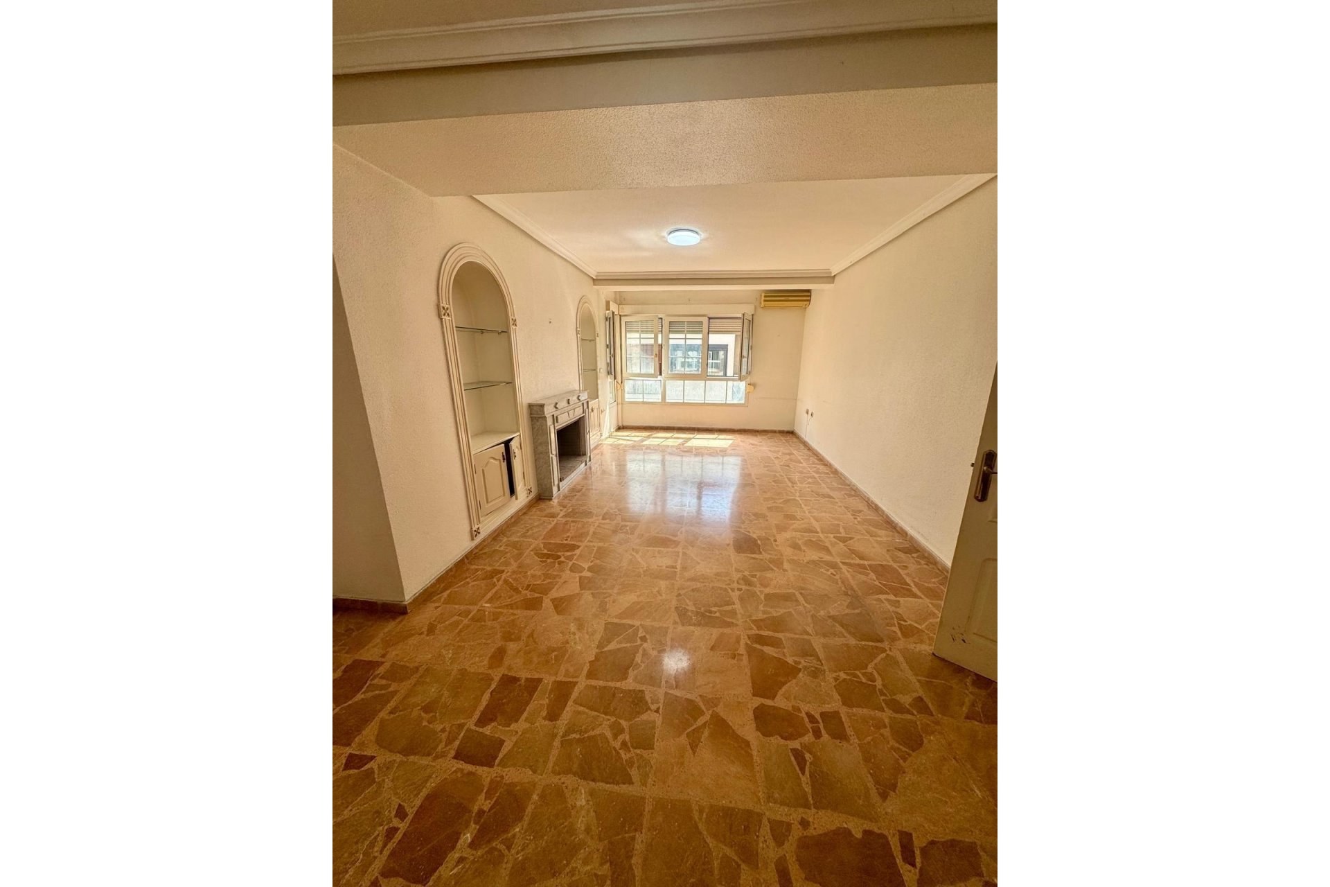 Revânzare - Apartament -
Torrevieja - Centro