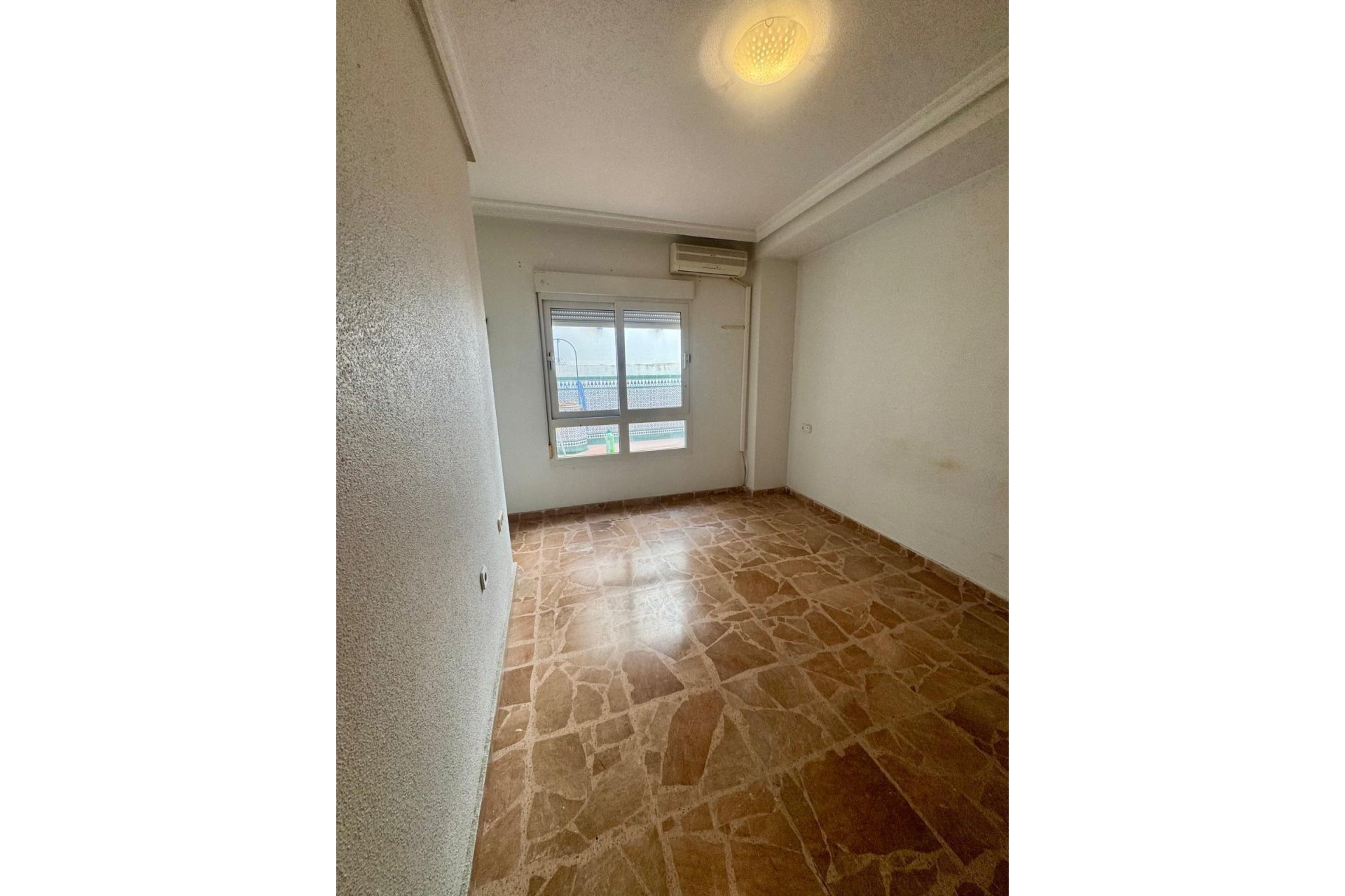 Revânzare - Apartament -
Torrevieja - Centro