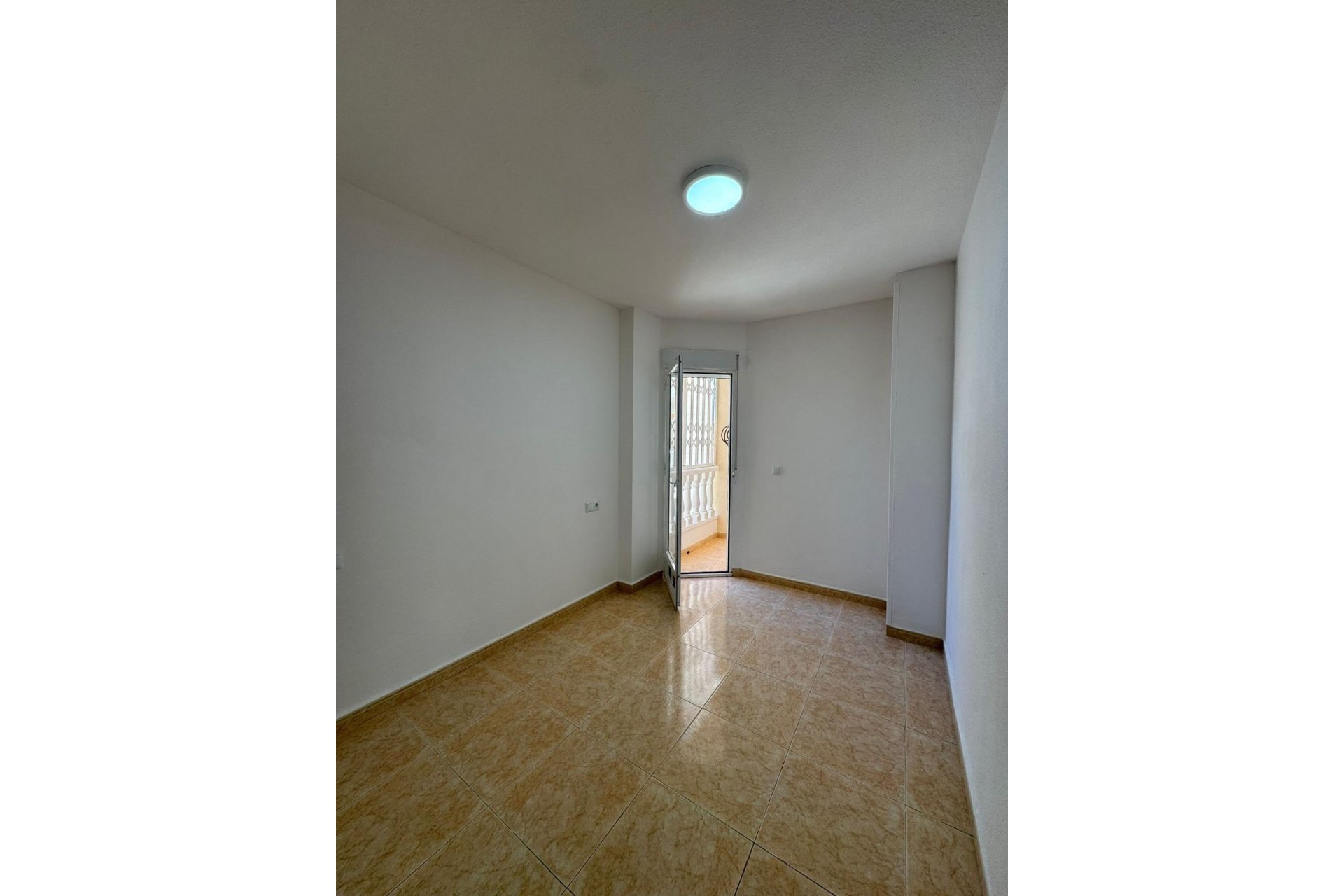 Revânzare - Apartament -
Torrevieja - Centro
