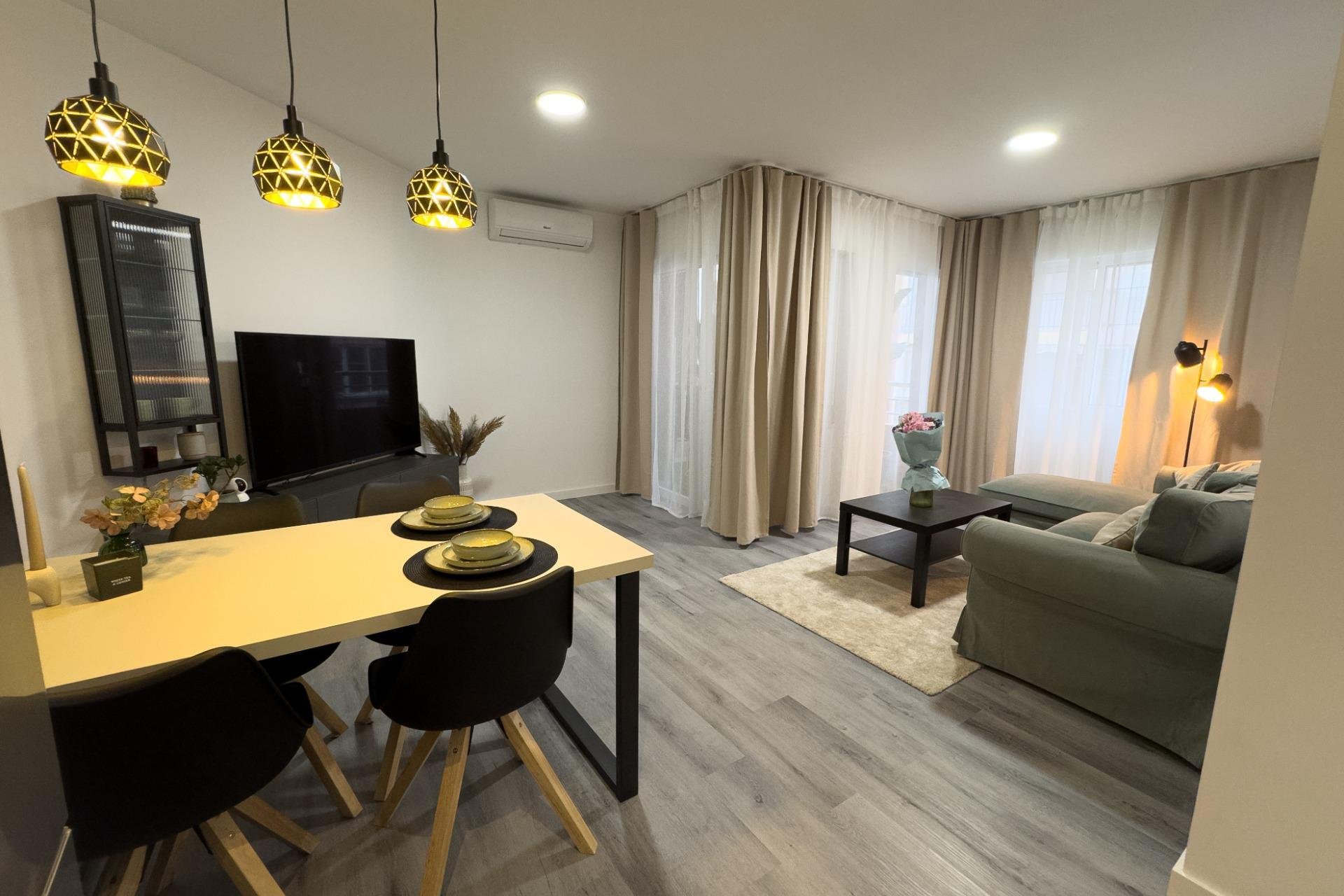 Revânzare - Apartament -
Torrevieja - Centro