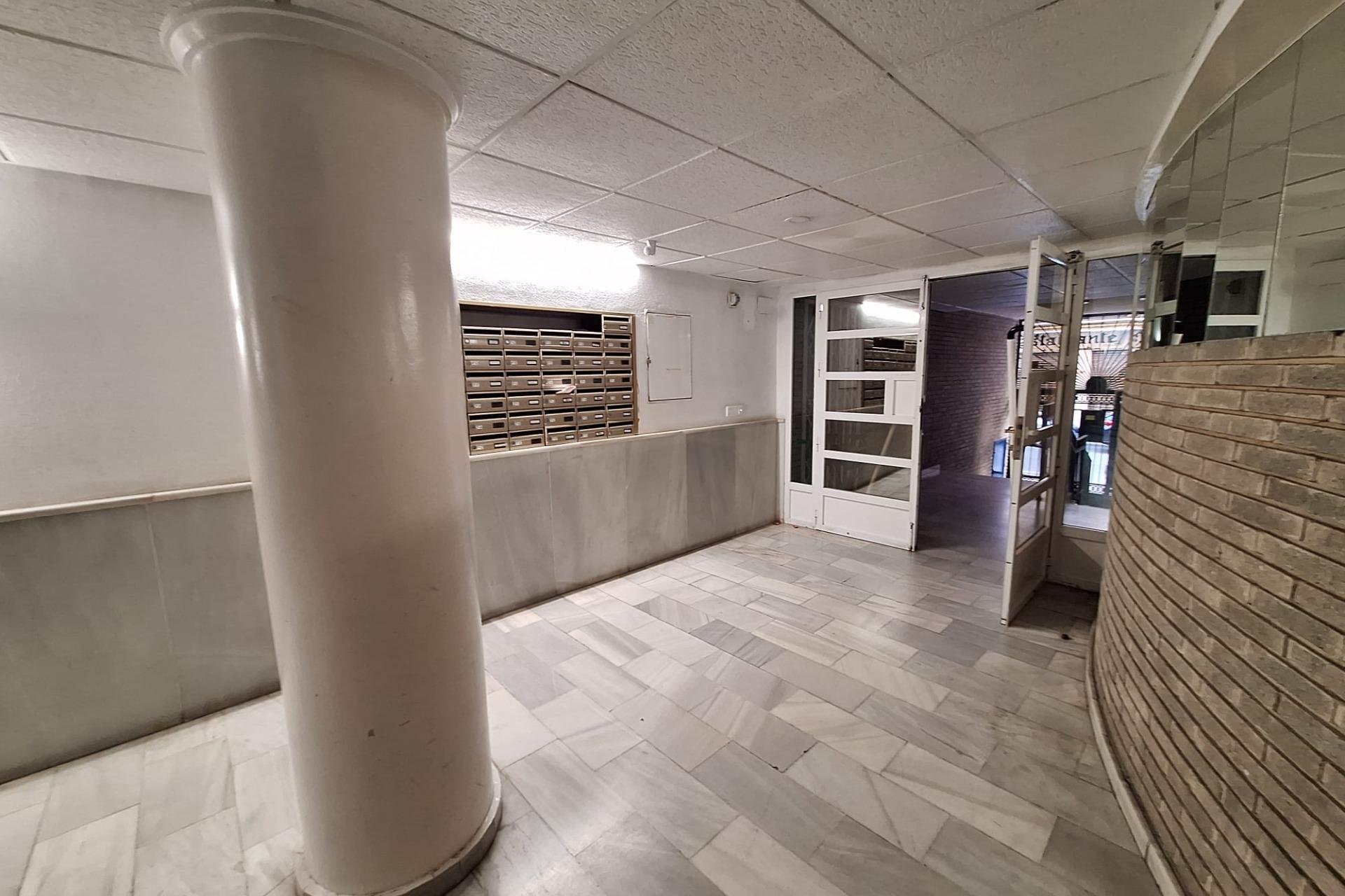 Revânzare - Apartament -
Torrevieja - Centro
