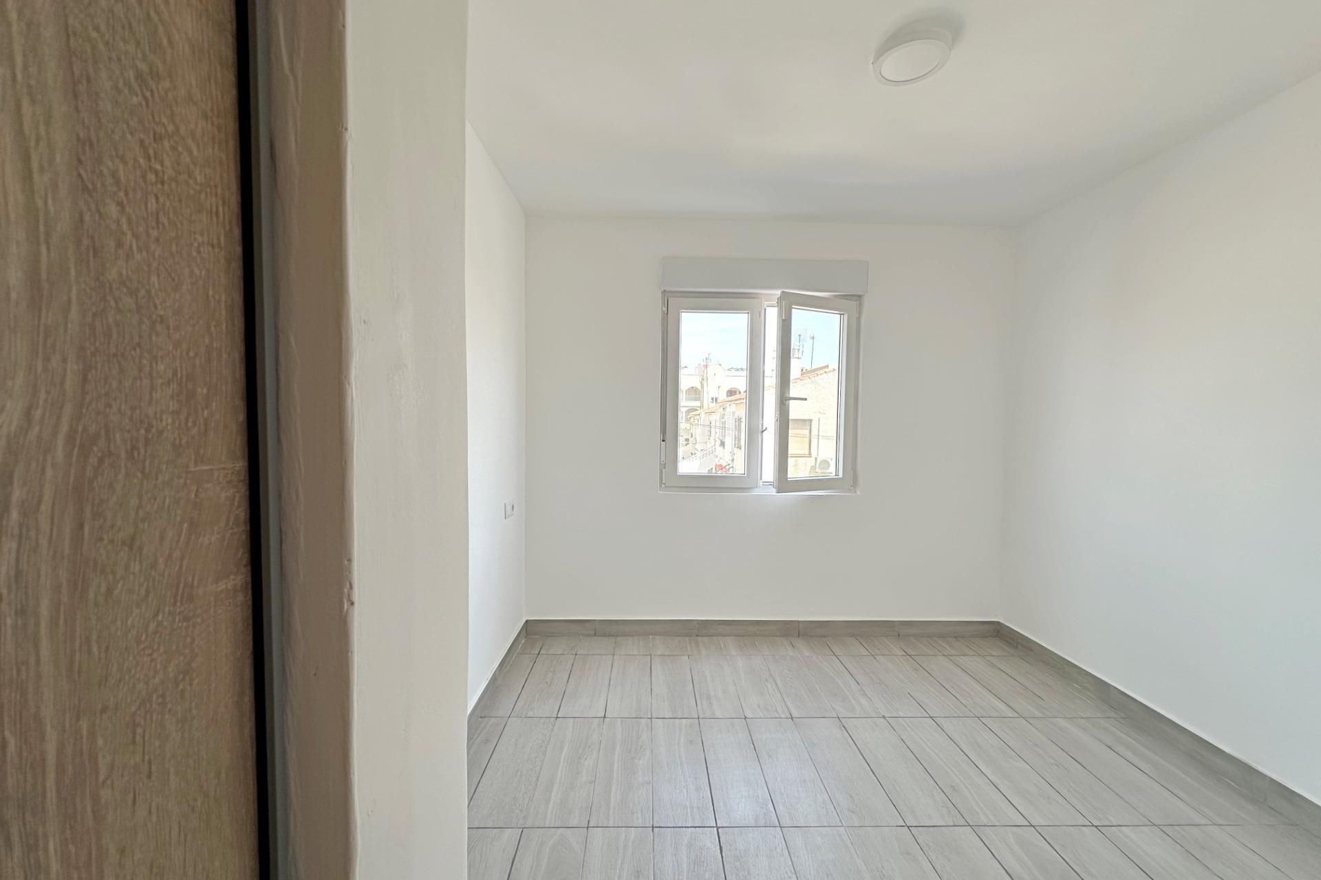 Revânzare - Apartament -
Torrevieja - Centro