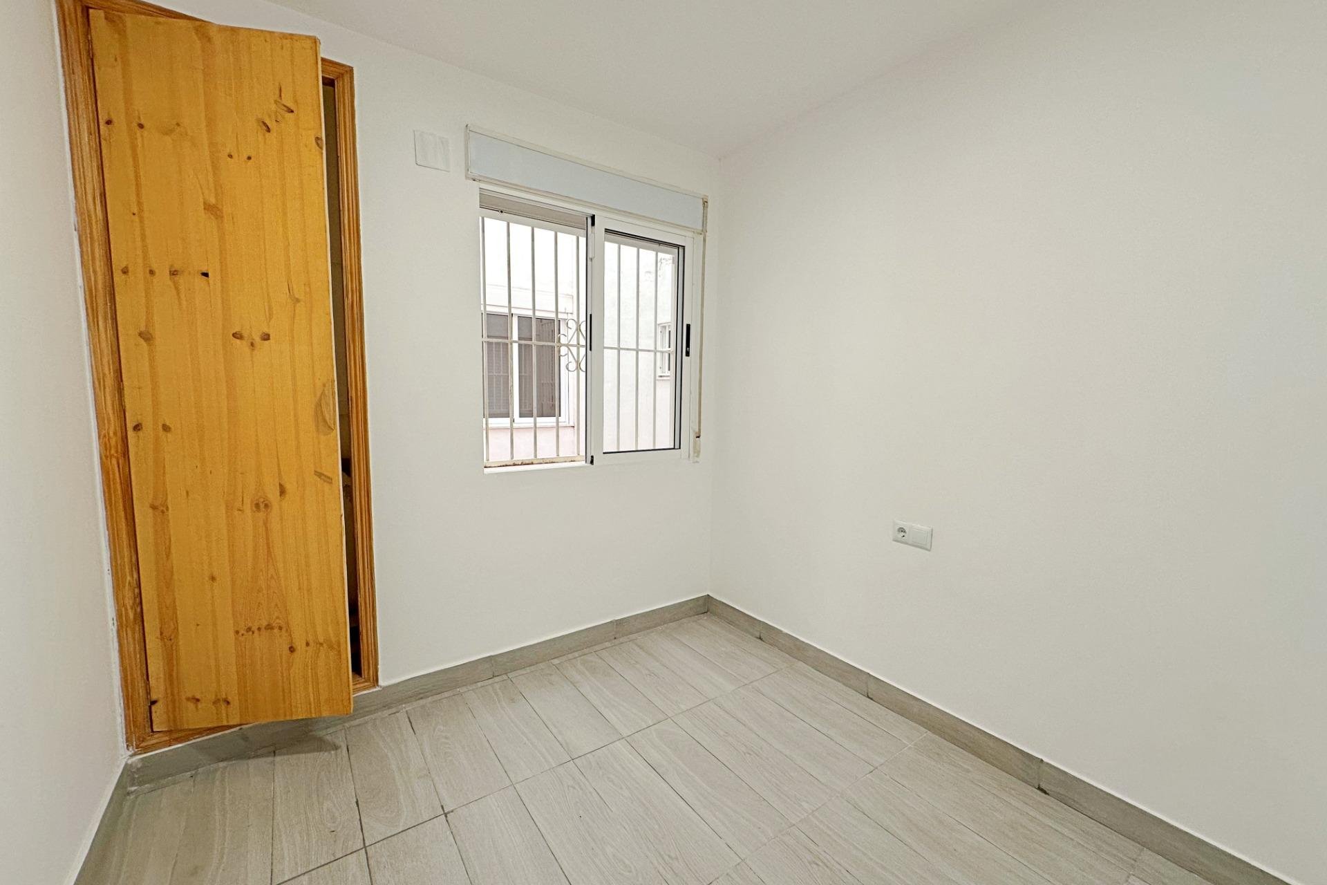 Revânzare - Apartament -
Torrevieja - Centro
