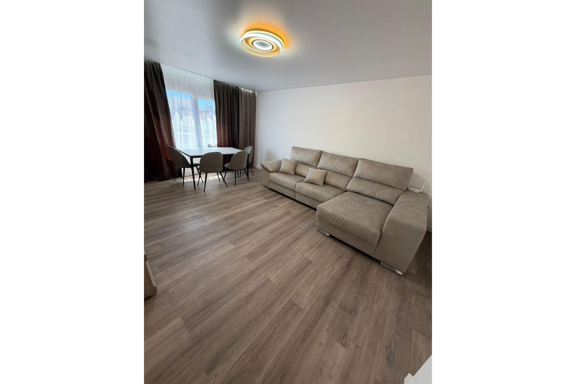 Revânzare - Apartament -
Torrevieja - Centro
