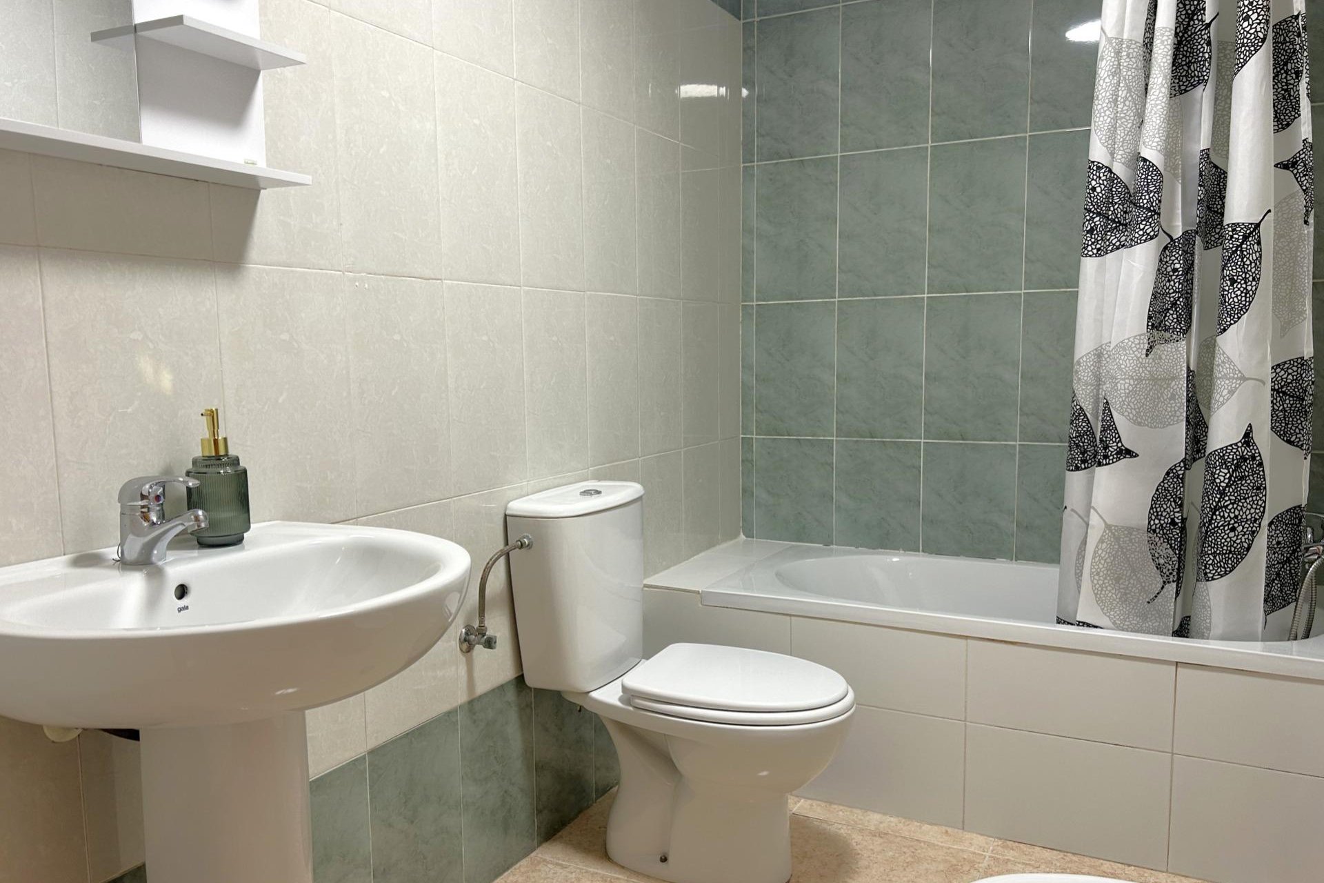 Revânzare - Apartament -
Torrevieja - El Molino