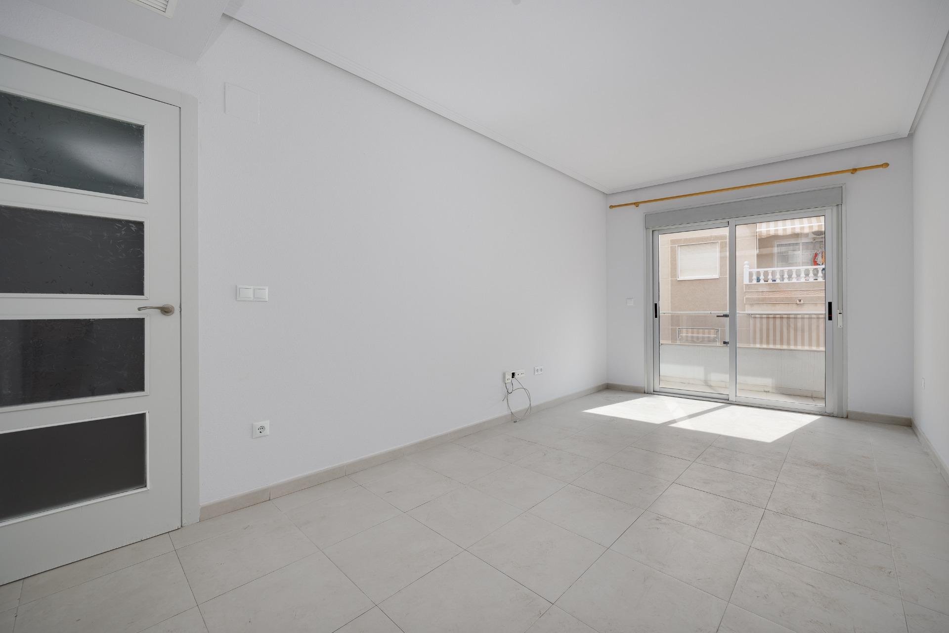 Revânzare - Apartament -
Torrevieja - Estacion De Autobuses