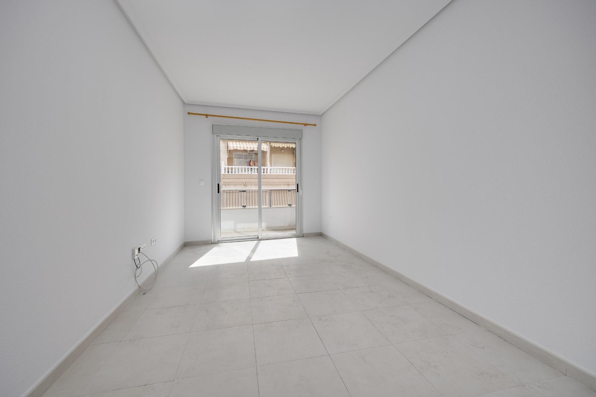 Revânzare - Apartament -
Torrevieja - Estacion De Autobuses