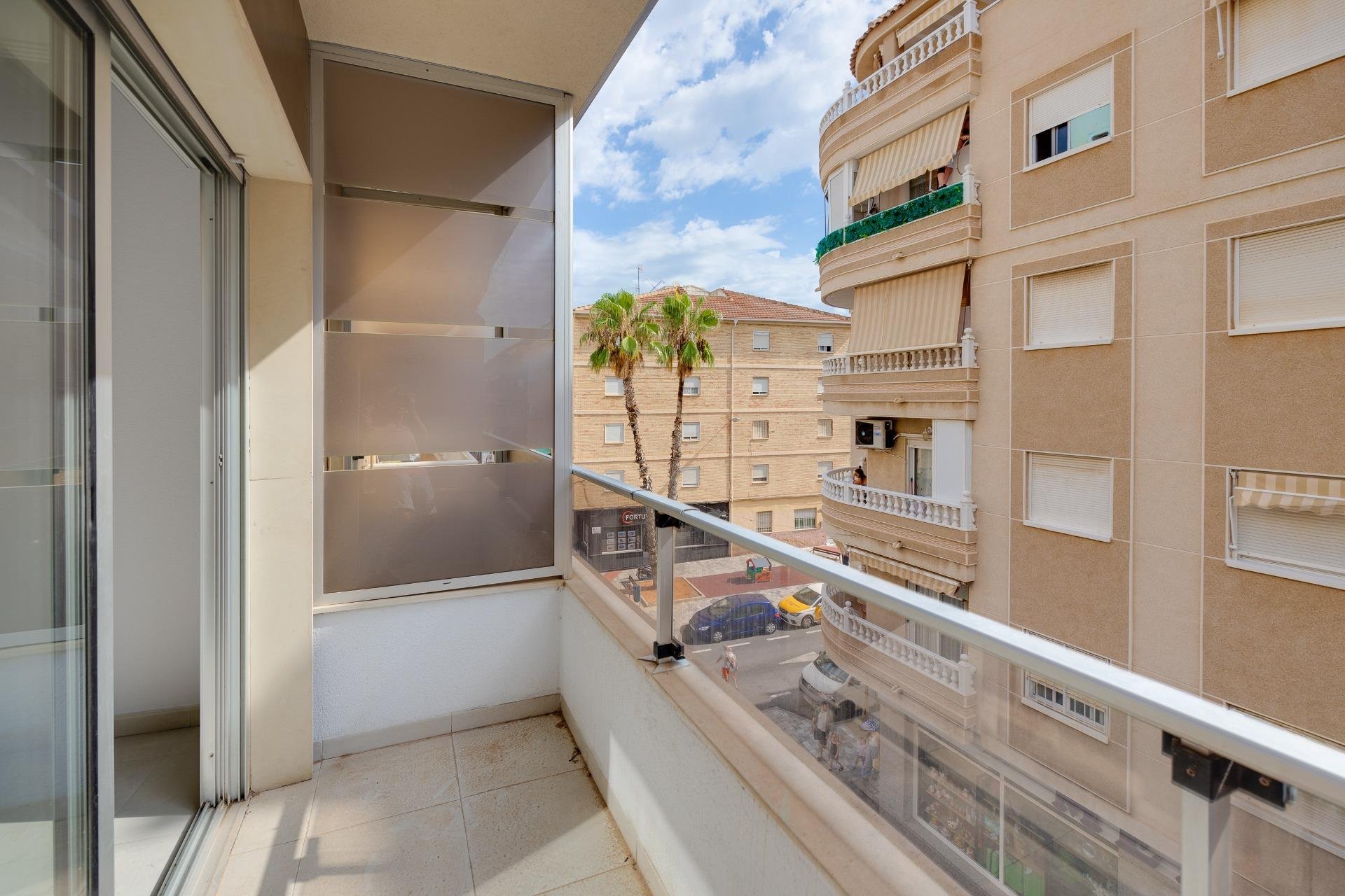 Revânzare - Apartament -
Torrevieja - Estacion De Autobuses