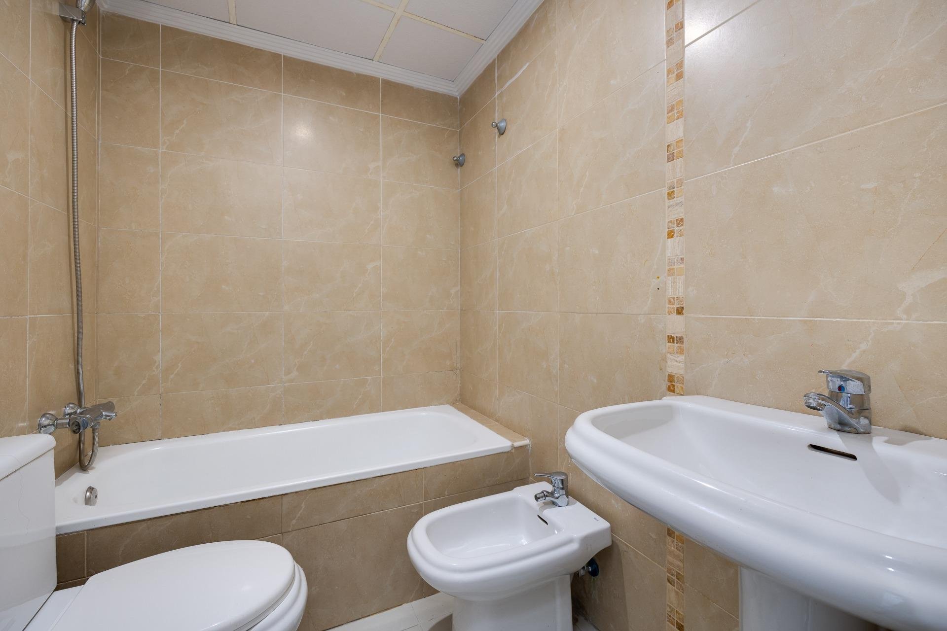 Revânzare - Apartament -
Torrevieja - Estacion De Autobuses