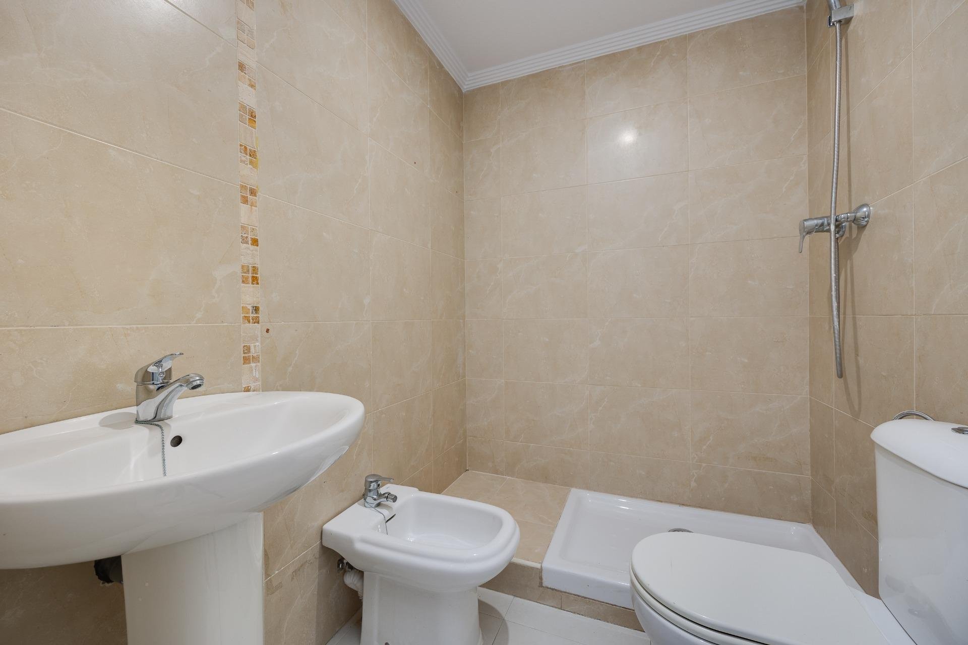 Revânzare - Apartament -
Torrevieja - Estacion De Autobuses