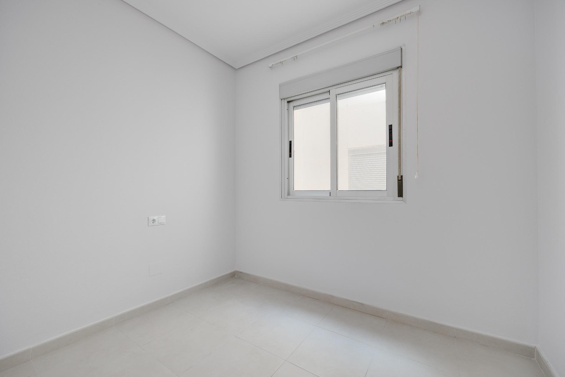 Revânzare - Apartament -
Torrevieja - Estacion De Autobuses