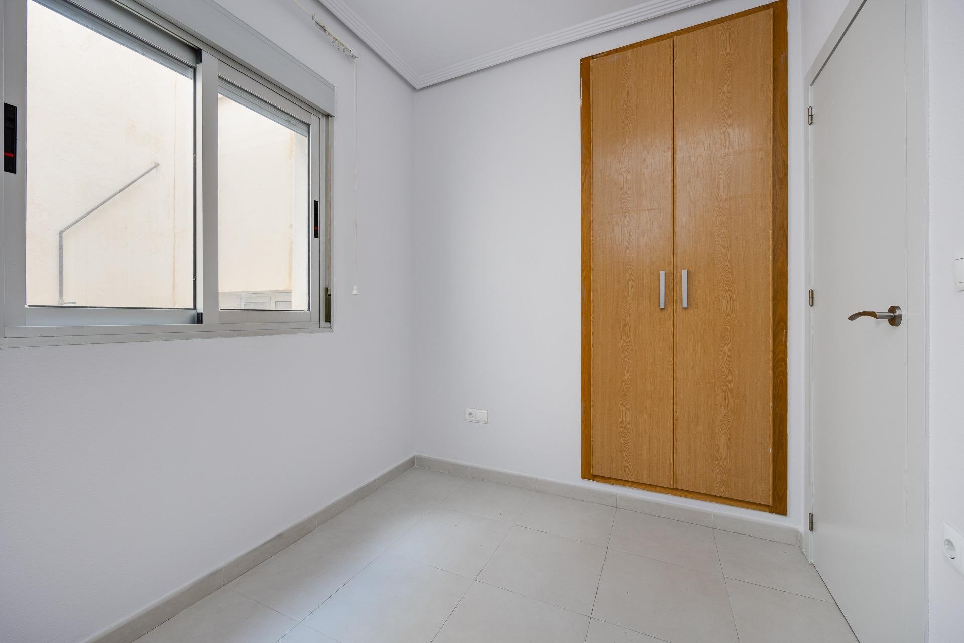 Revânzare - Apartament -
Torrevieja - Estacion De Autobuses