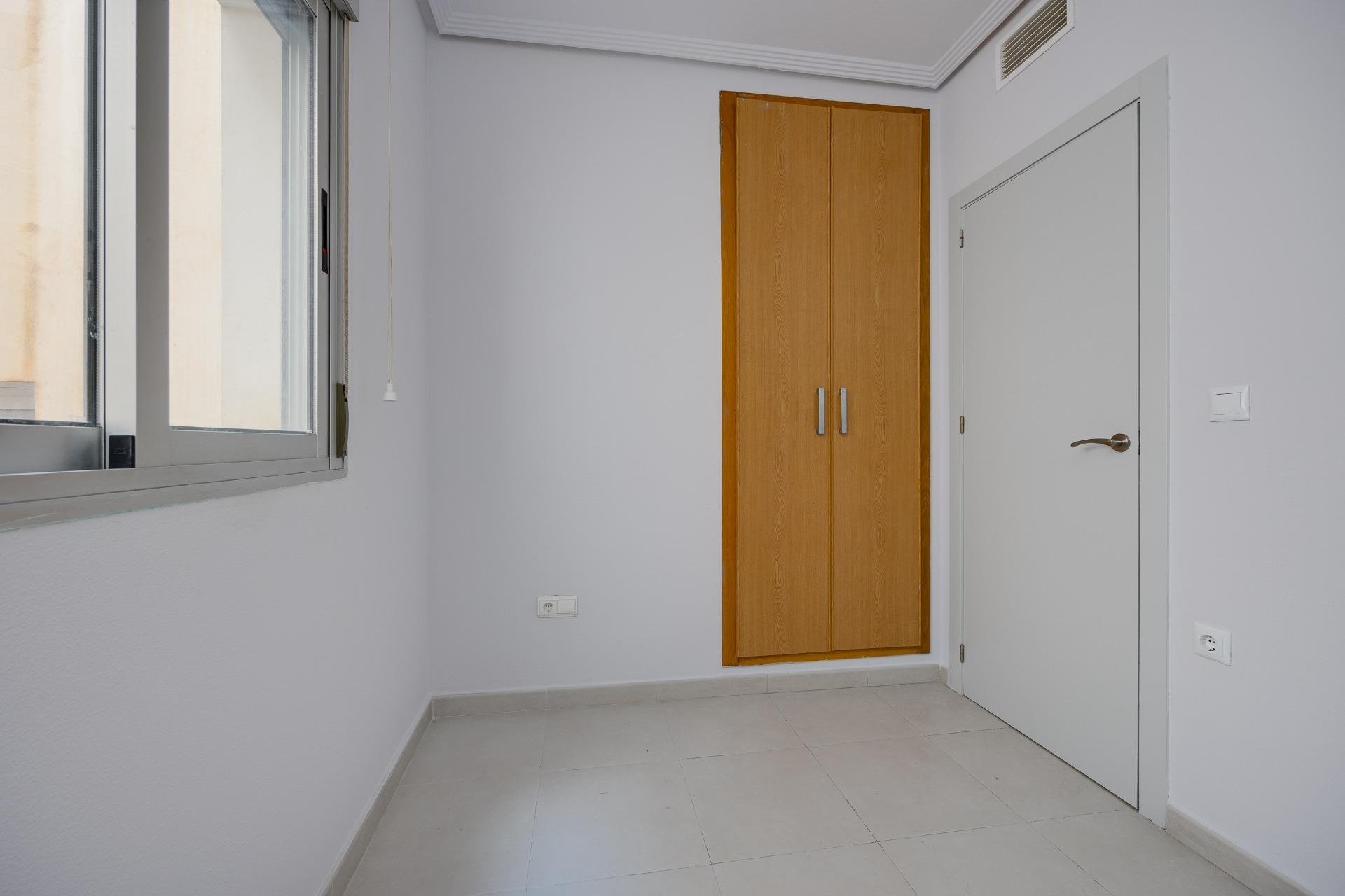 Revânzare - Apartament -
Torrevieja - Estacion De Autobuses