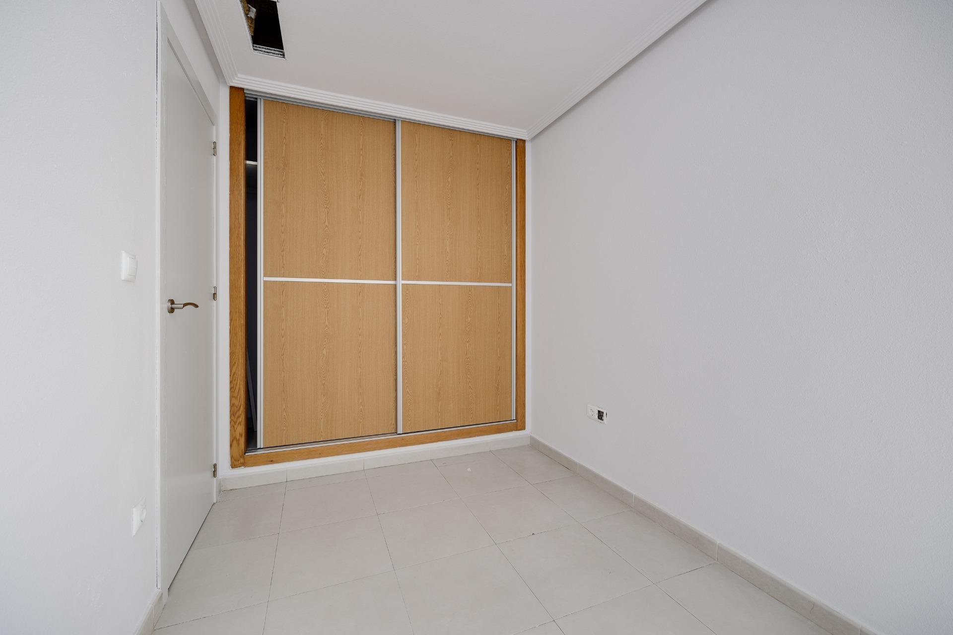 Revânzare - Apartament -
Torrevieja - Estacion De Autobuses