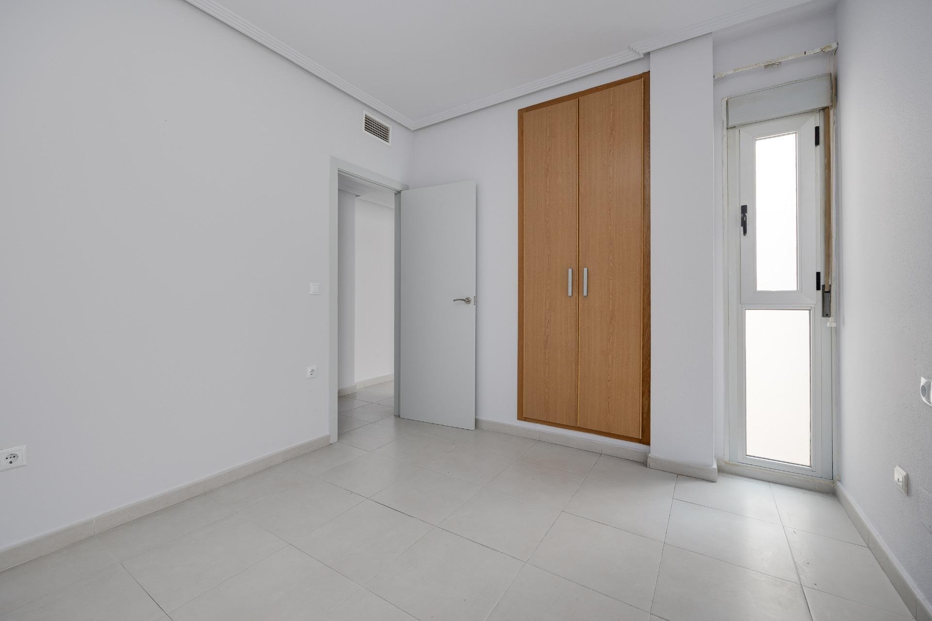Revânzare - Apartament -
Torrevieja - Estacion De Autobuses