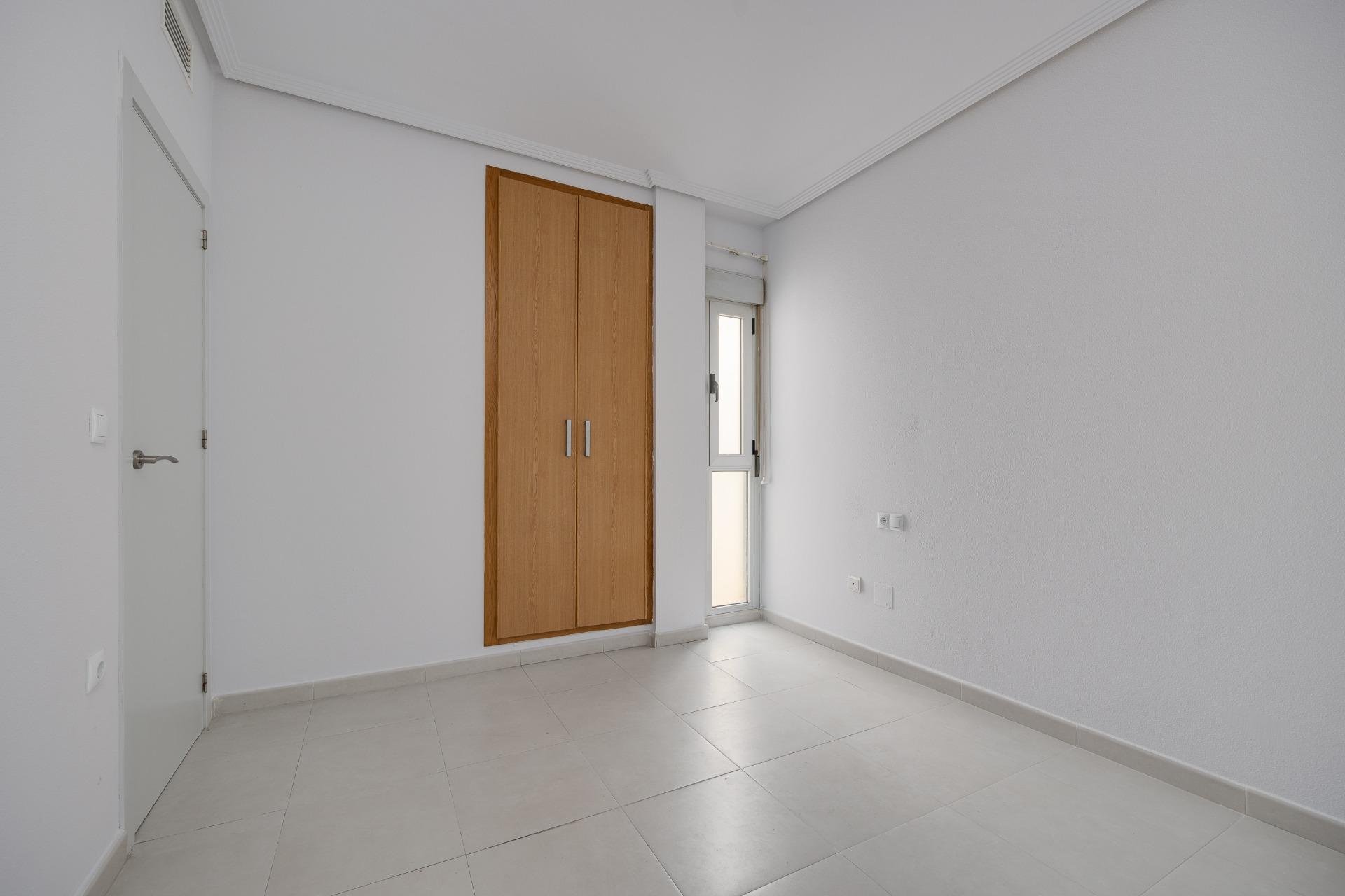 Revânzare - Apartament -
Torrevieja - Estacion De Autobuses