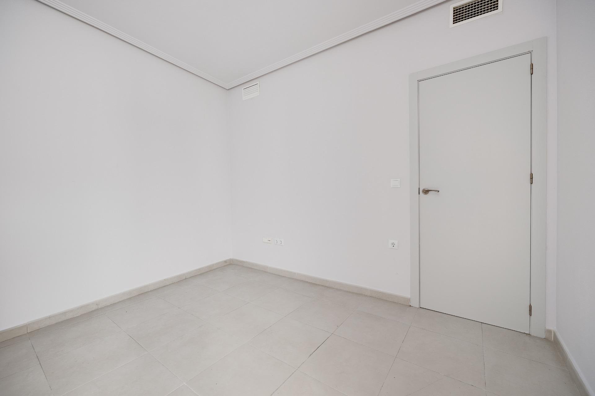 Revânzare - Apartament -
Torrevieja - Estacion De Autobuses