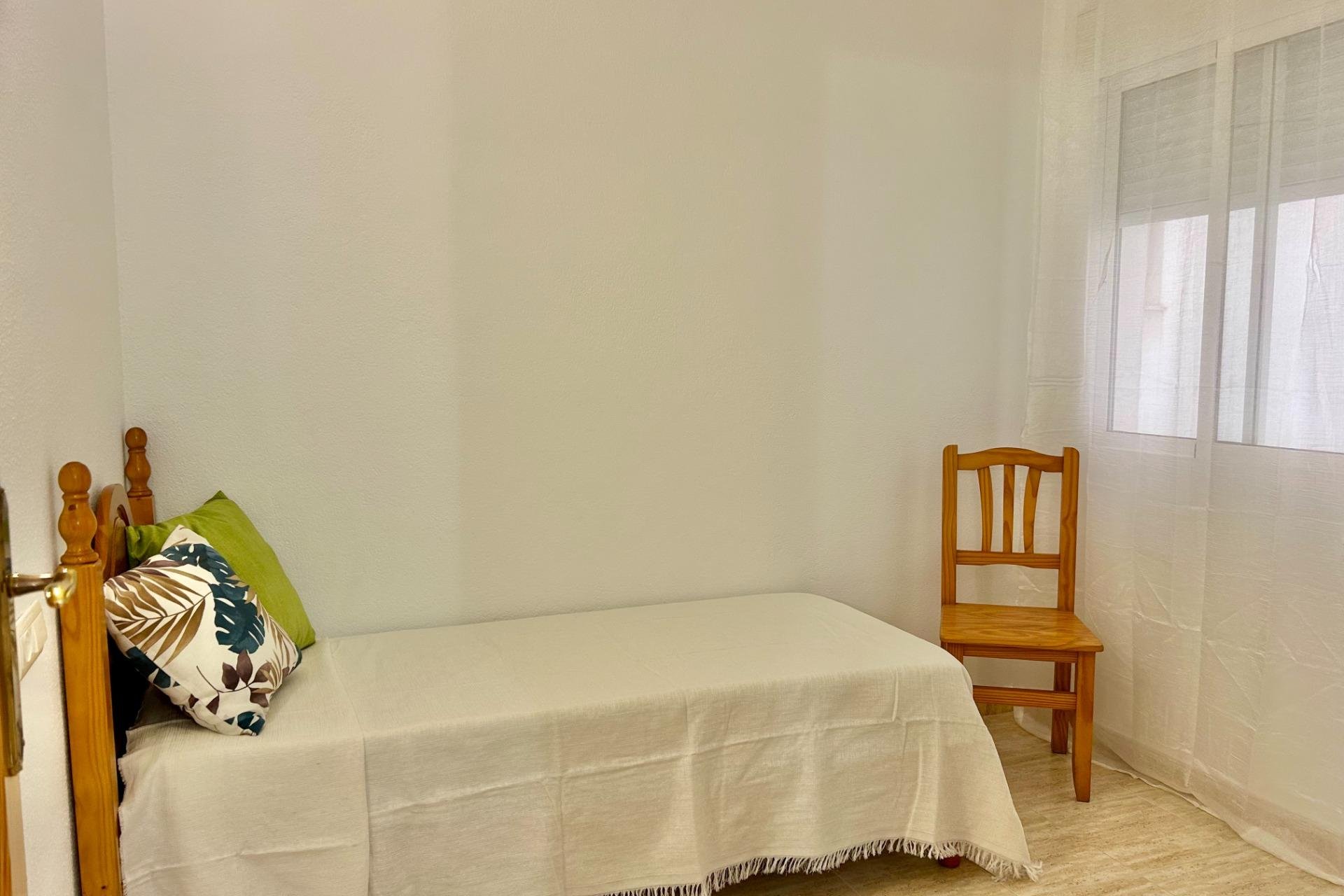 Revânzare - Apartament -
Torrevieja - Estacion De Autobuses