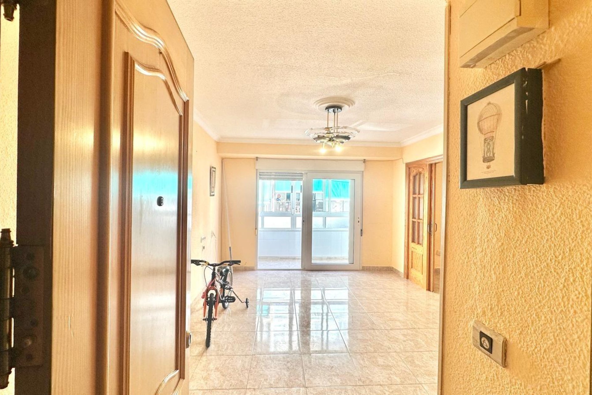 Revânzare - Apartament -
Torrevieja - Estacion De Autobuses