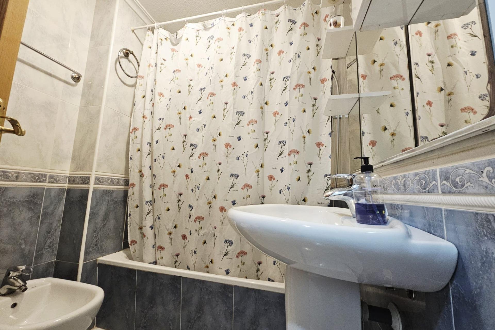 Revânzare - Apartament -
Torrevieja - Estacion De Autobuses