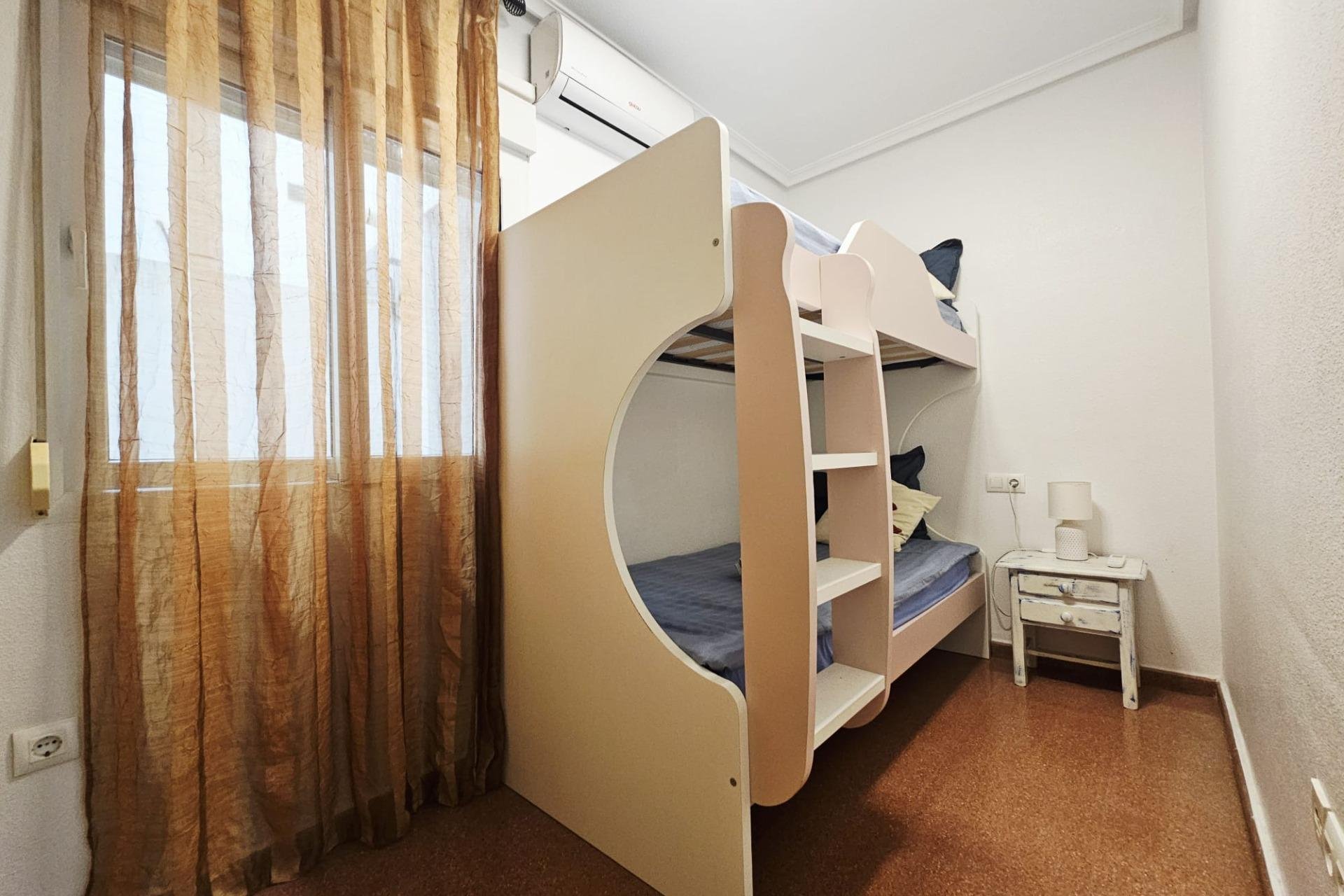 Revânzare - Apartament -
Torrevieja - Estacion De Autobuses