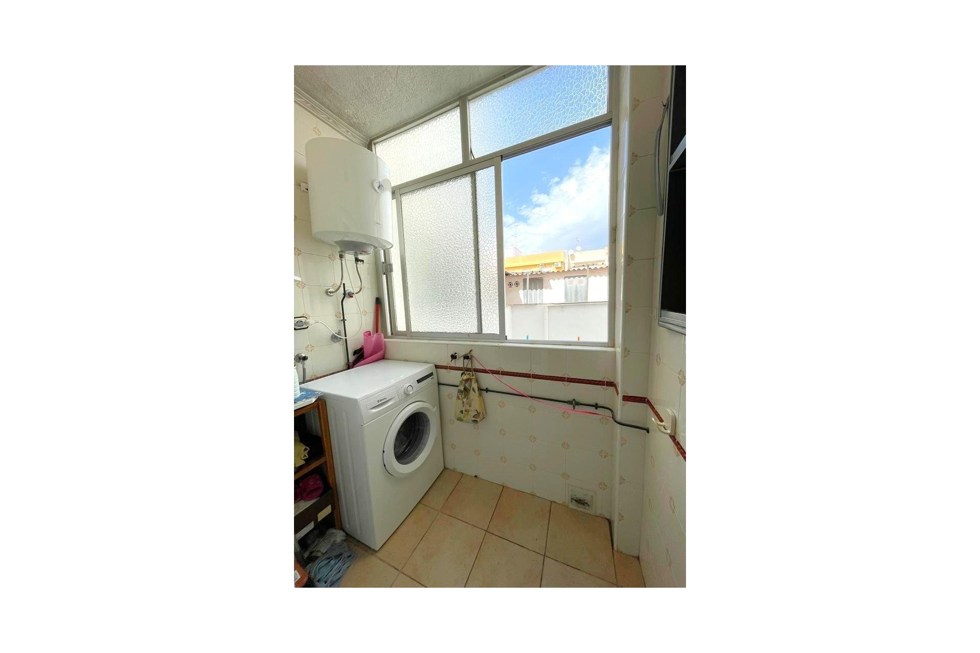 Revânzare - Apartament -
Torrevieja - Estacion De Autobuses