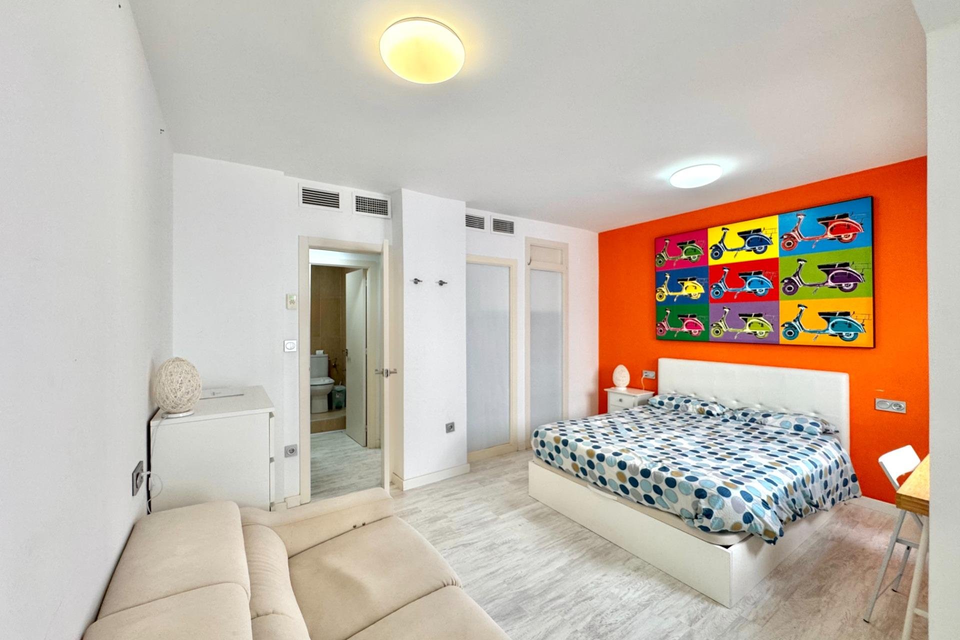 Revânzare - Apartament -
Torrevieja - Estacion De Autobuses